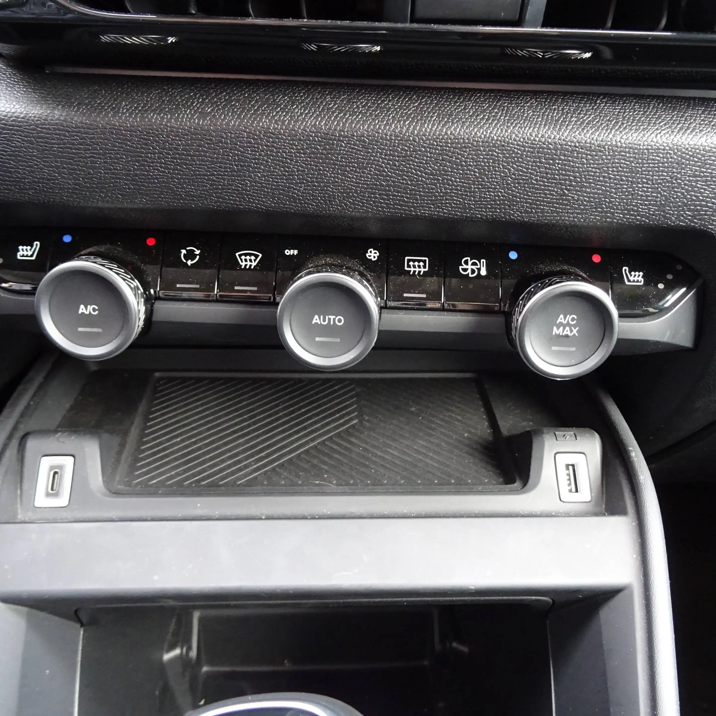 Citroen C4 C4 BlueHDI 110 Shine — photo 6