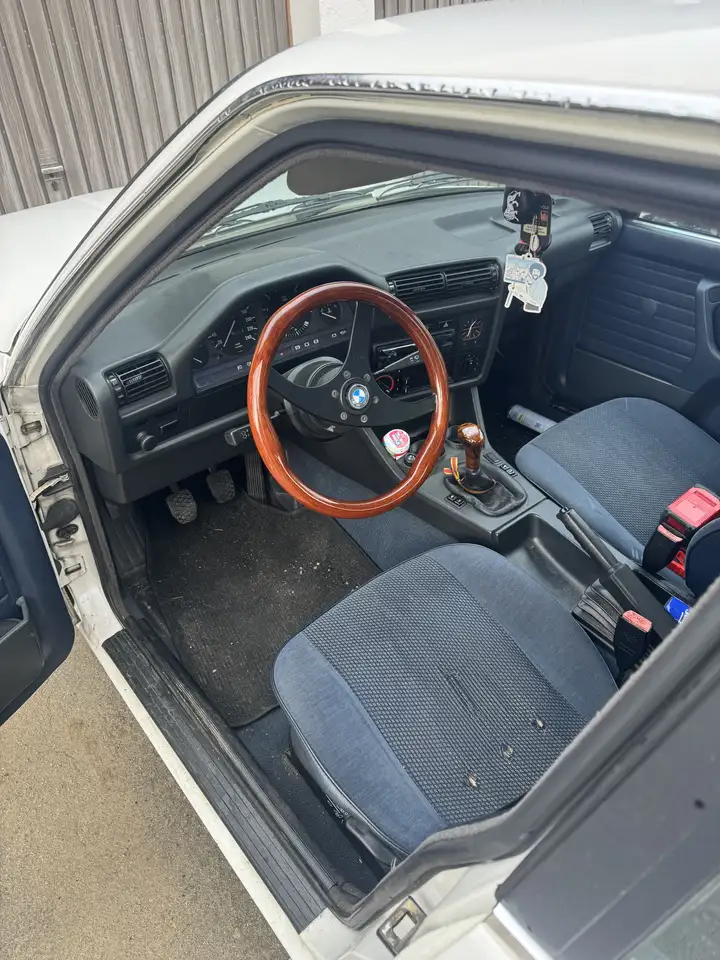 BMW 318i, foto 4