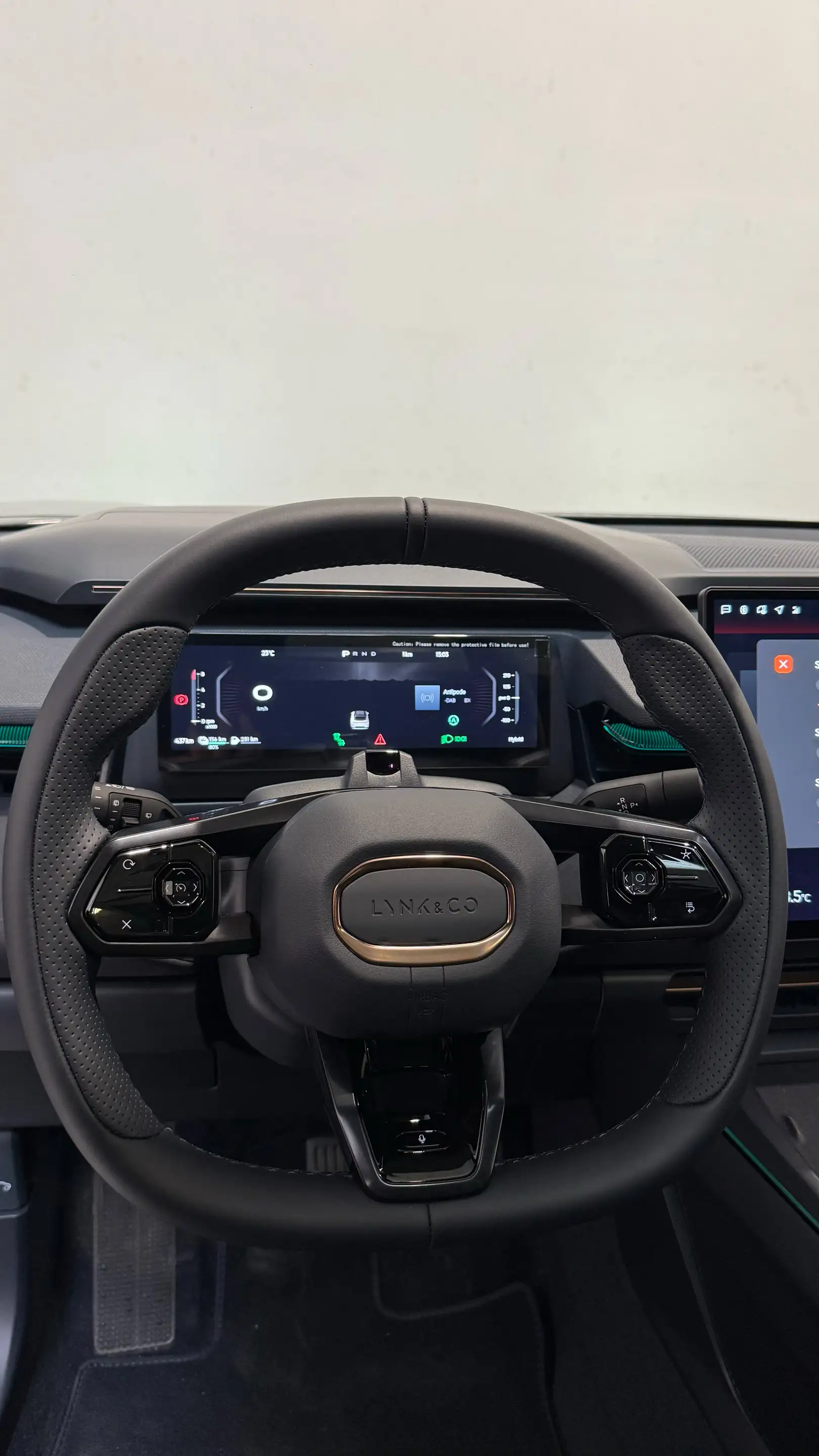 Lynk & Co 08 08 PHEV 1.5 Turbo More (257 kW) More — photo 12