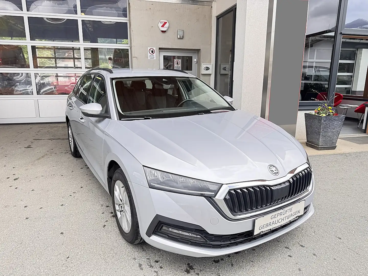 Skoda Octavia Combi 2,0 TDI 4x4 Ambition DSG Silber - 1