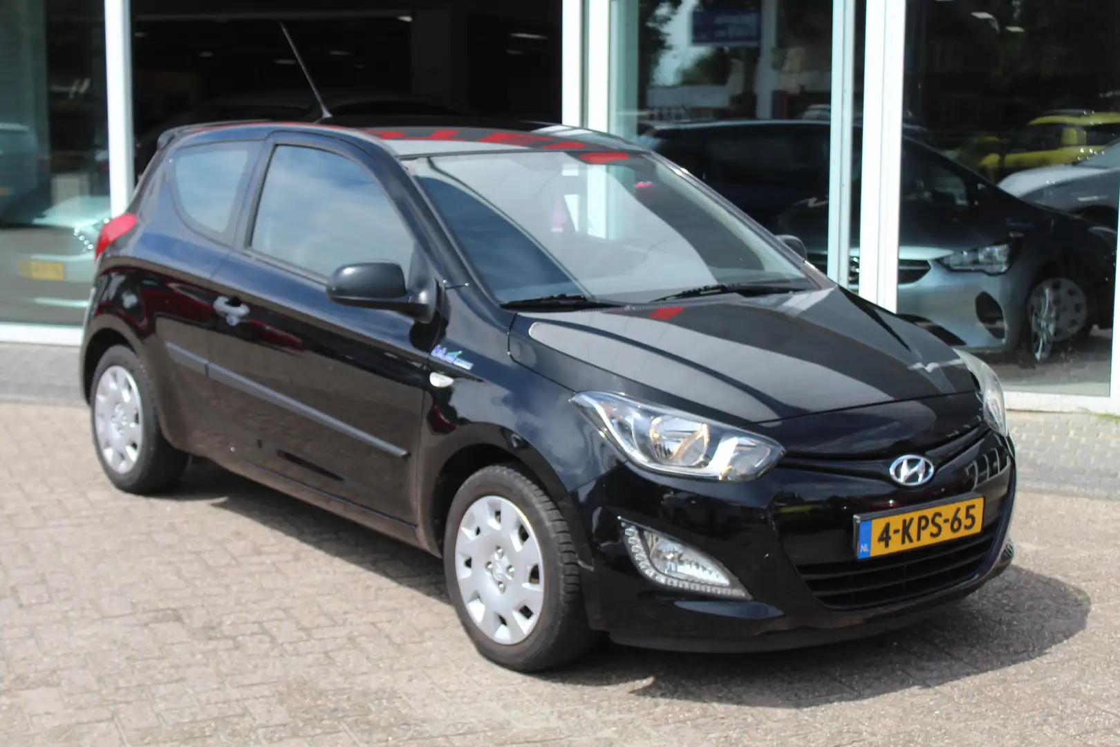 Hyundai i20 1.2i First Edition AIRCO Zwart - 2
