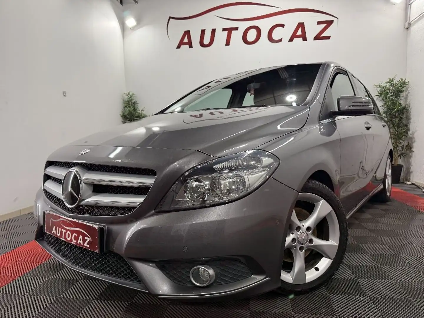 Mercedes-Benz B 180 180 Design 7-G DCT AUTOMATIQUE Grau - 2