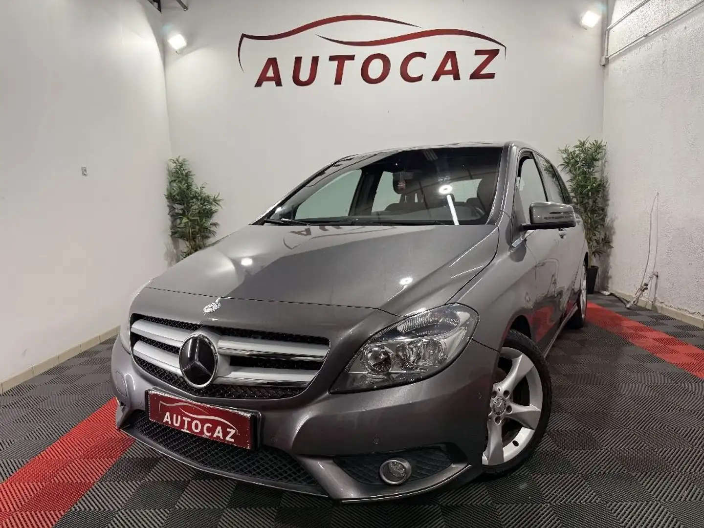 Mercedes-Benz B 180 180 Design 7-G DCT AUTOMATIQUE Gris - 1