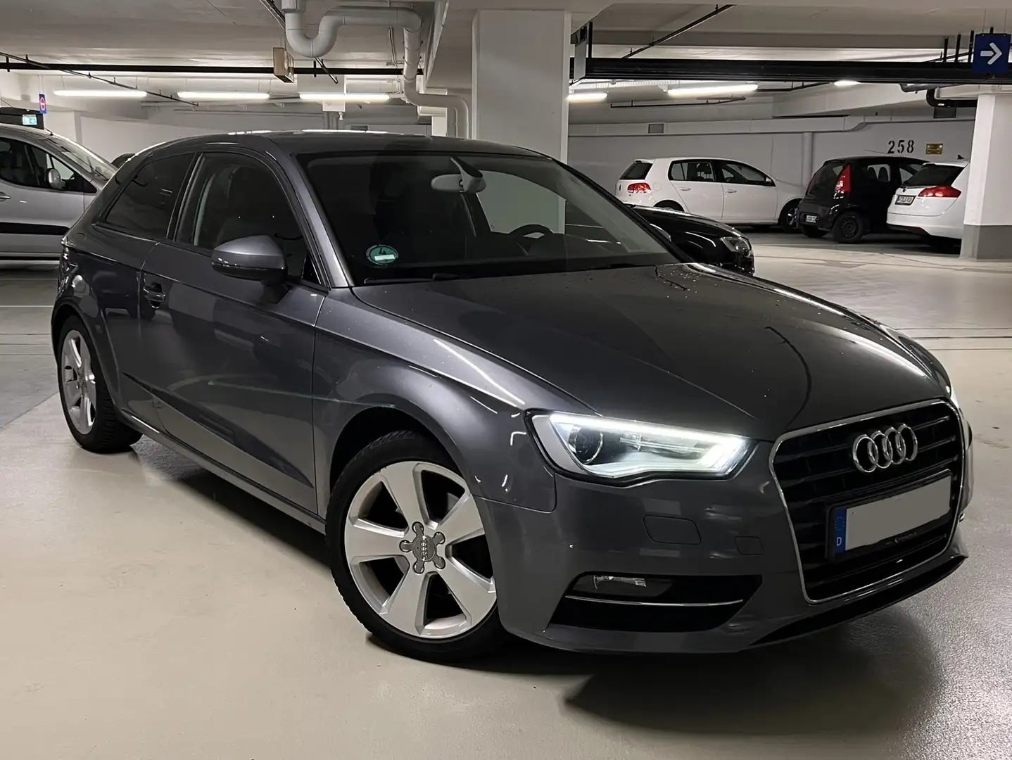 Audi A3 ambition 1.4 TFSI cylinder on demand Grau - 1