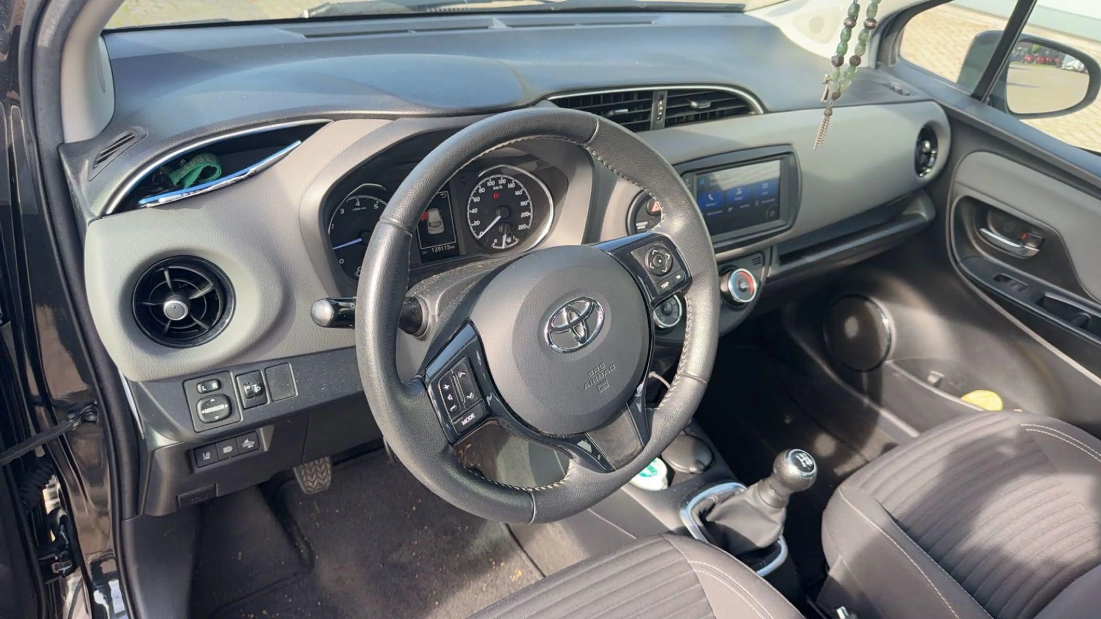 Toyota Yaris 1.0 VVT-i Connect |LM Velgen|Trekhaak |Airco| — photo 4