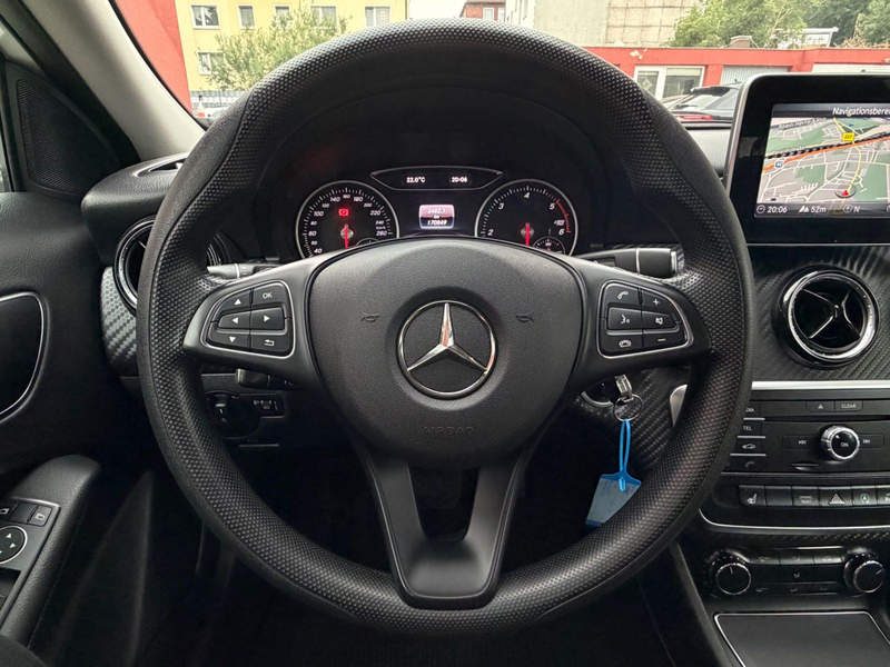 Mercedes-Benz GLA 200 CDI — photo 12