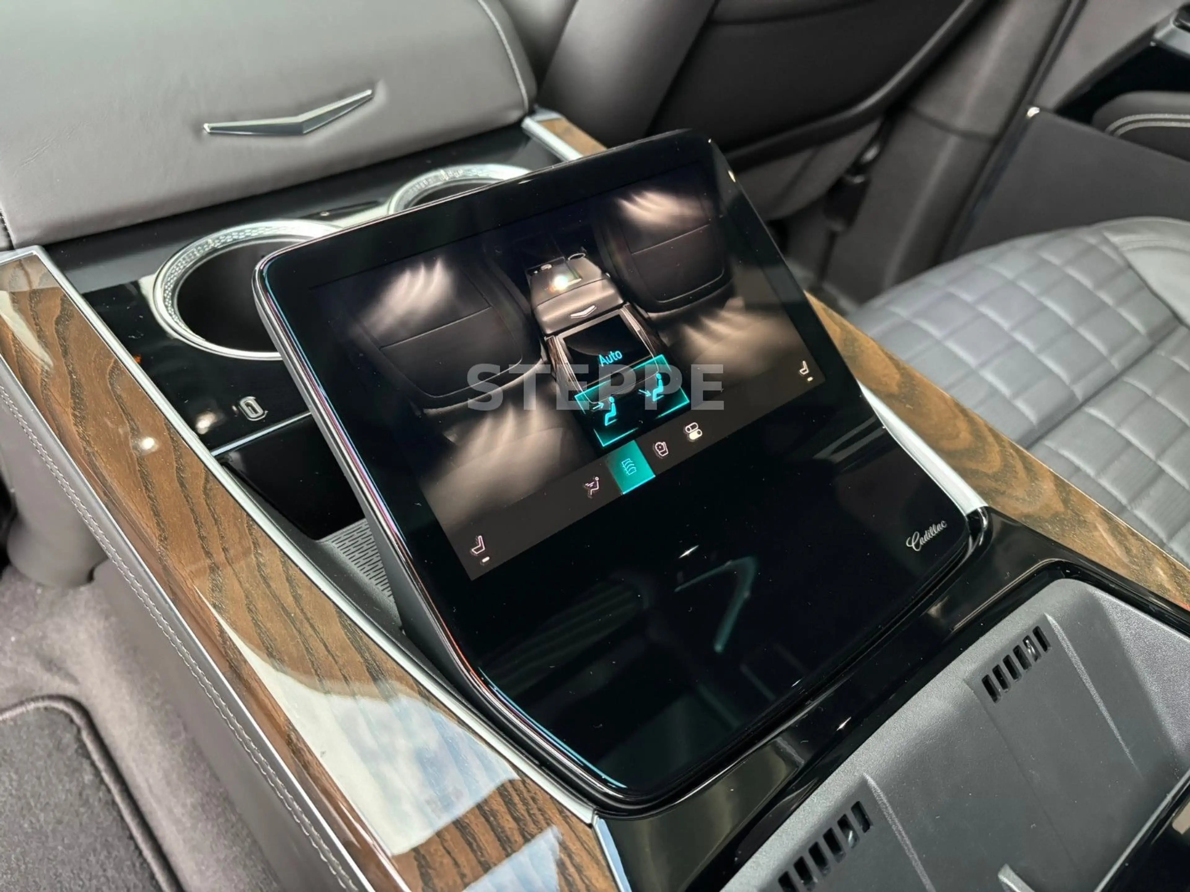 Cadillac Escalade FACELIFT MY26 6.2 V8 Platinum Luxury24" — photo 11