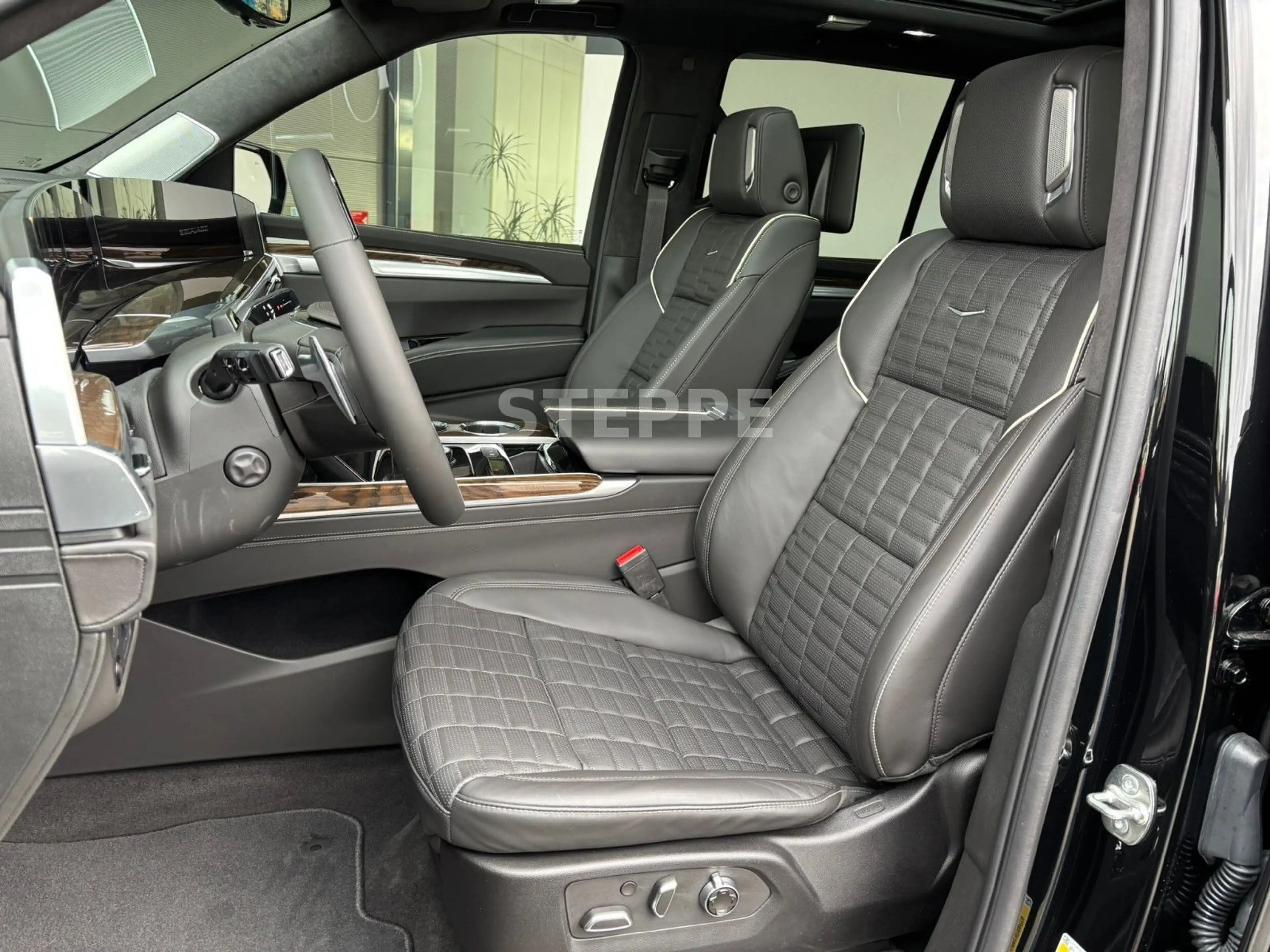 Cadillac Escalade FACELIFT MY26 6.2 V8 Platinum Luxury24" — photo 5