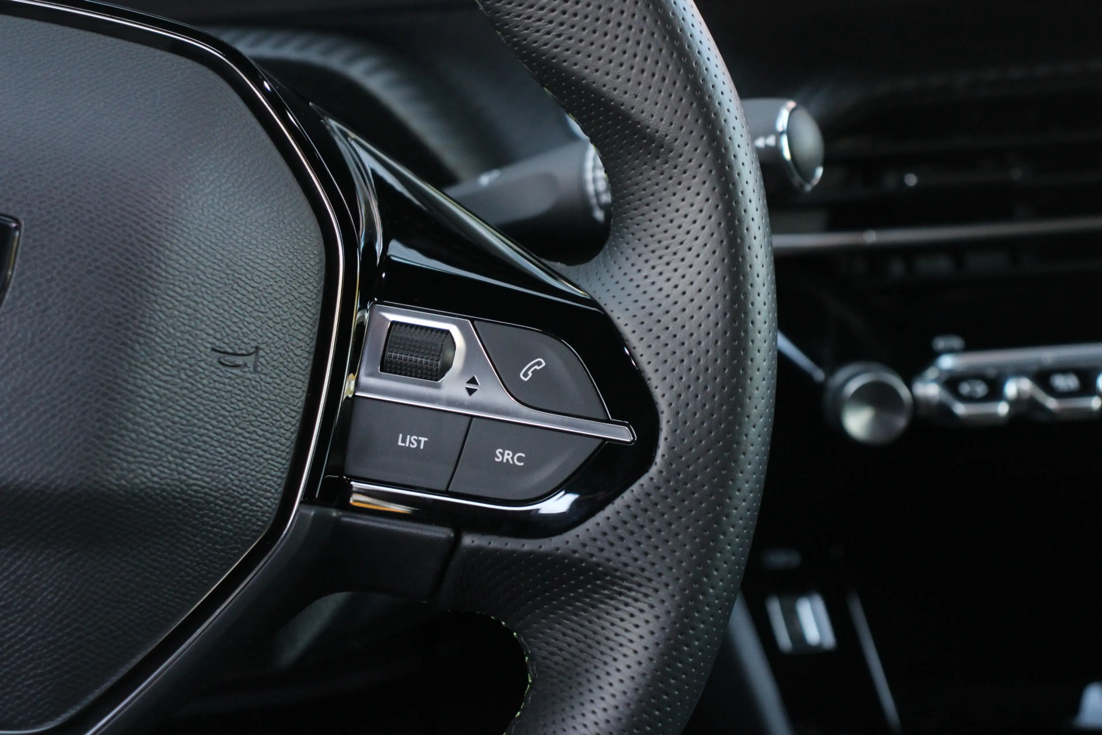 Peugeot e-208 EV GT 50 kWh — photo 19