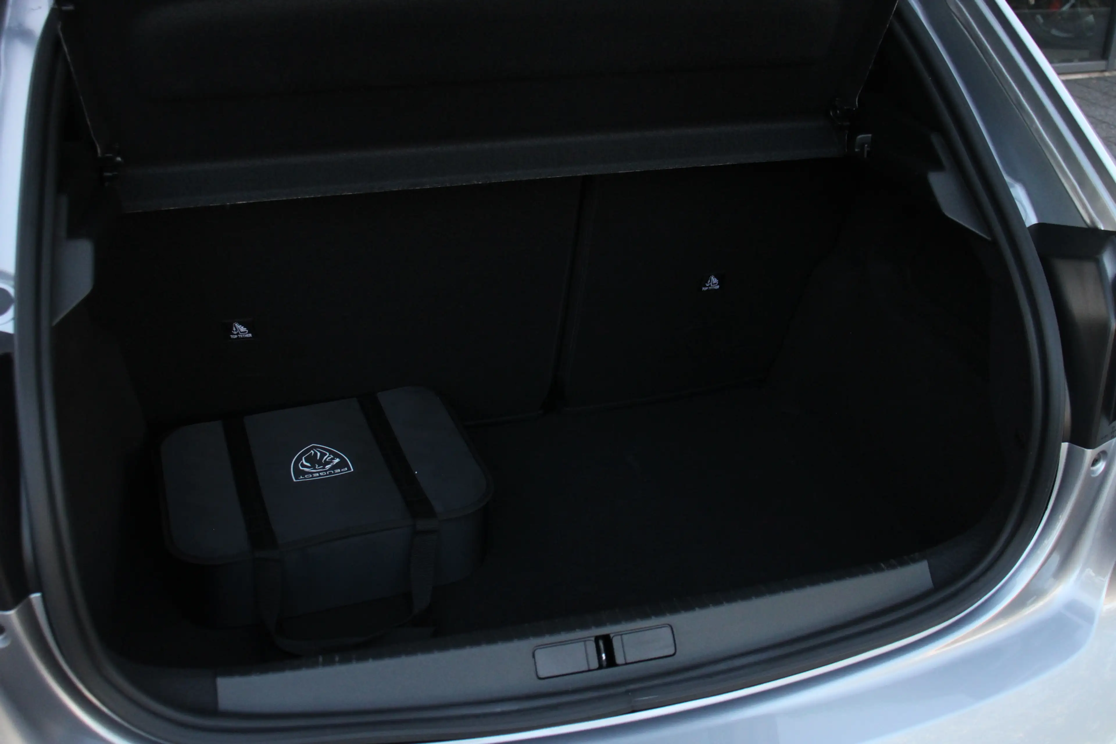 Peugeot e-208 EV GT 50 kWh — photo 17