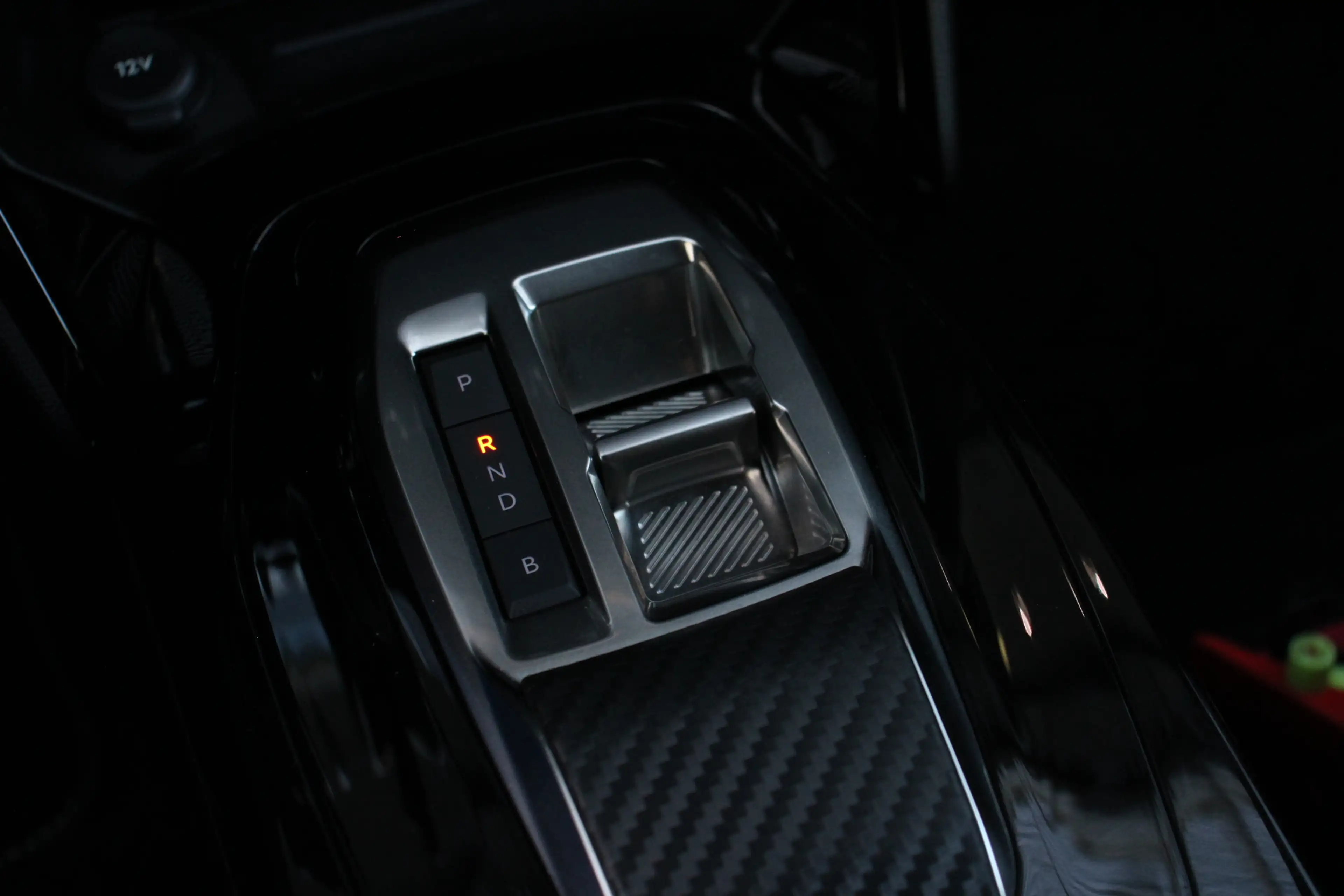 Peugeot e-208 EV GT 50 kWh — photo 23