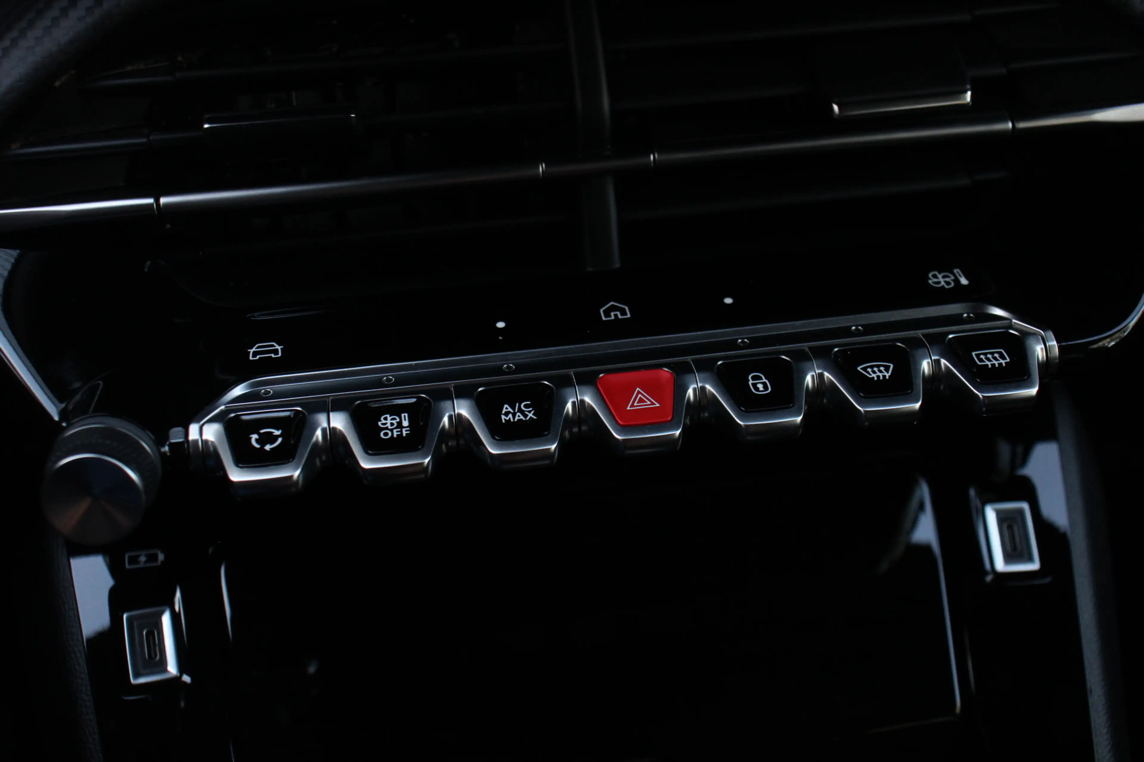 Peugeot e-208 EV GT 50 kWh — photo 22