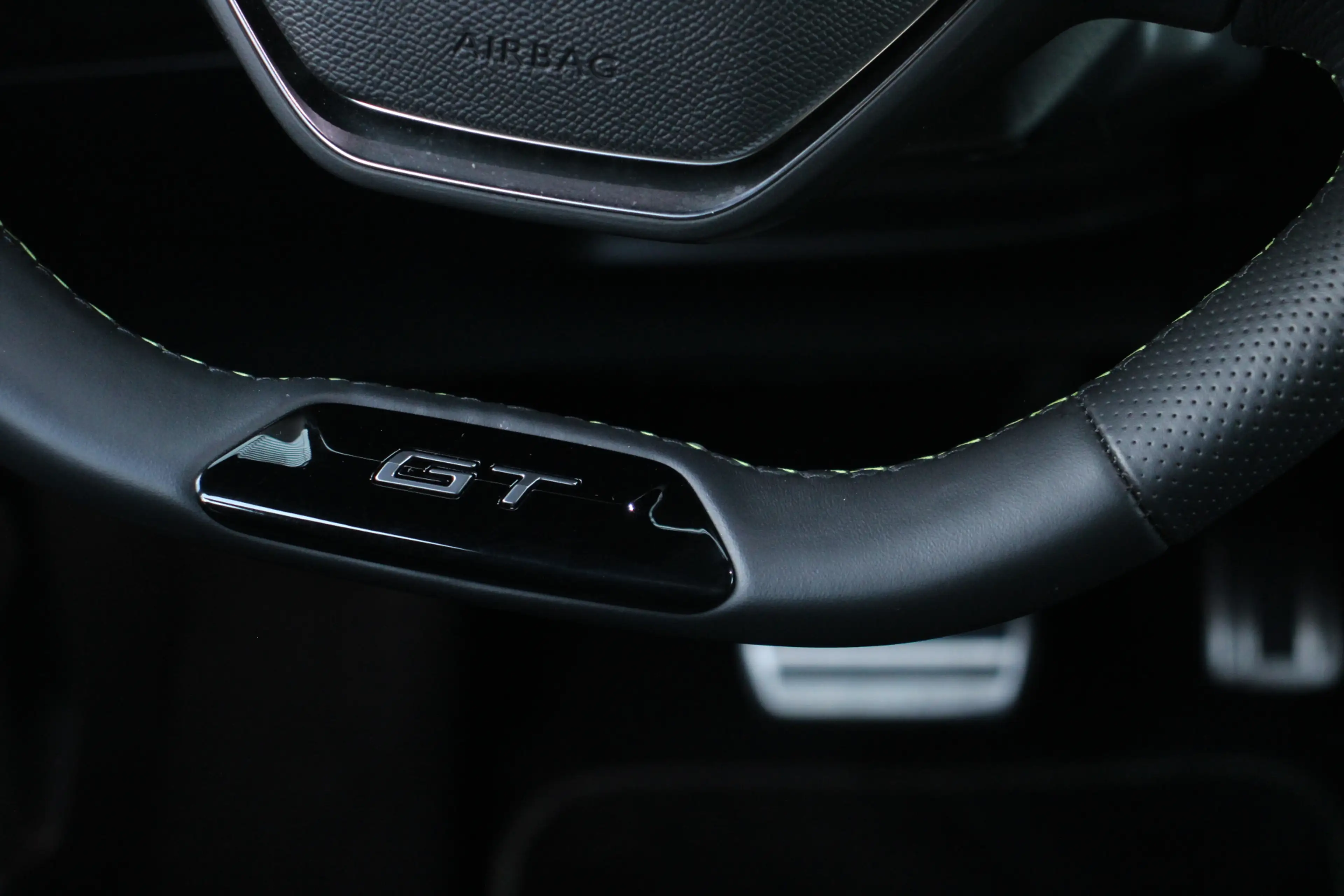 Peugeot e-208 EV GT 50 kWh — photo 11