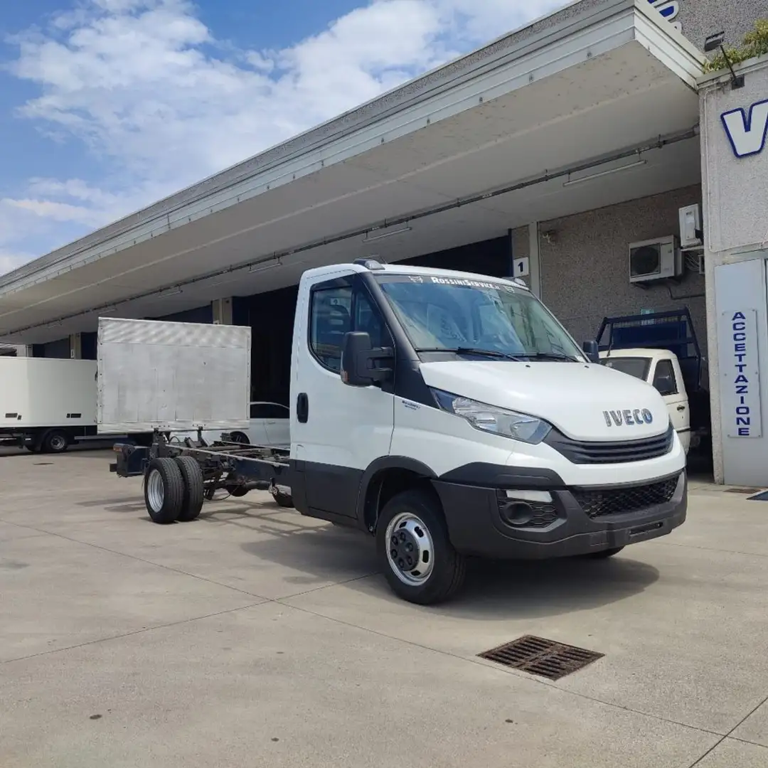 Iveco Daily 35C14 A TELAIO Blanc - 1