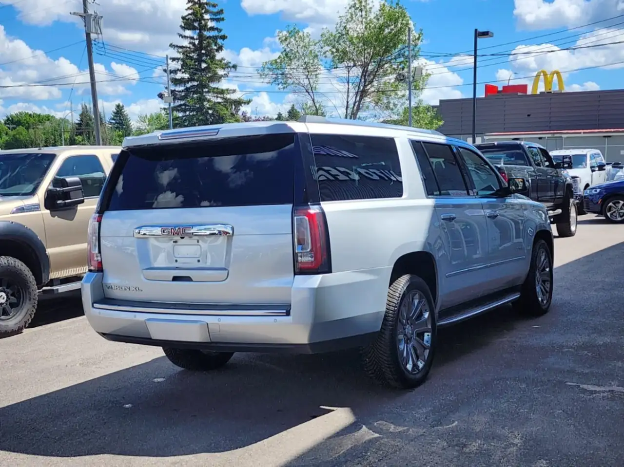 GMC Yukon photo GMC Yukon