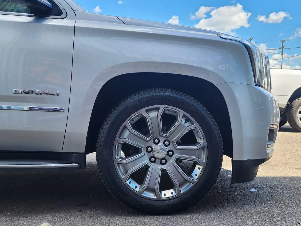 GMC Yukon photo GMC Yukon