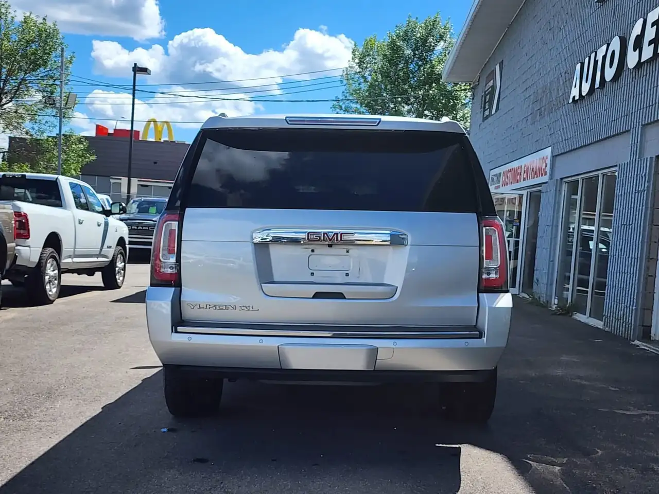 GMC Yukon photo GMC Yukon