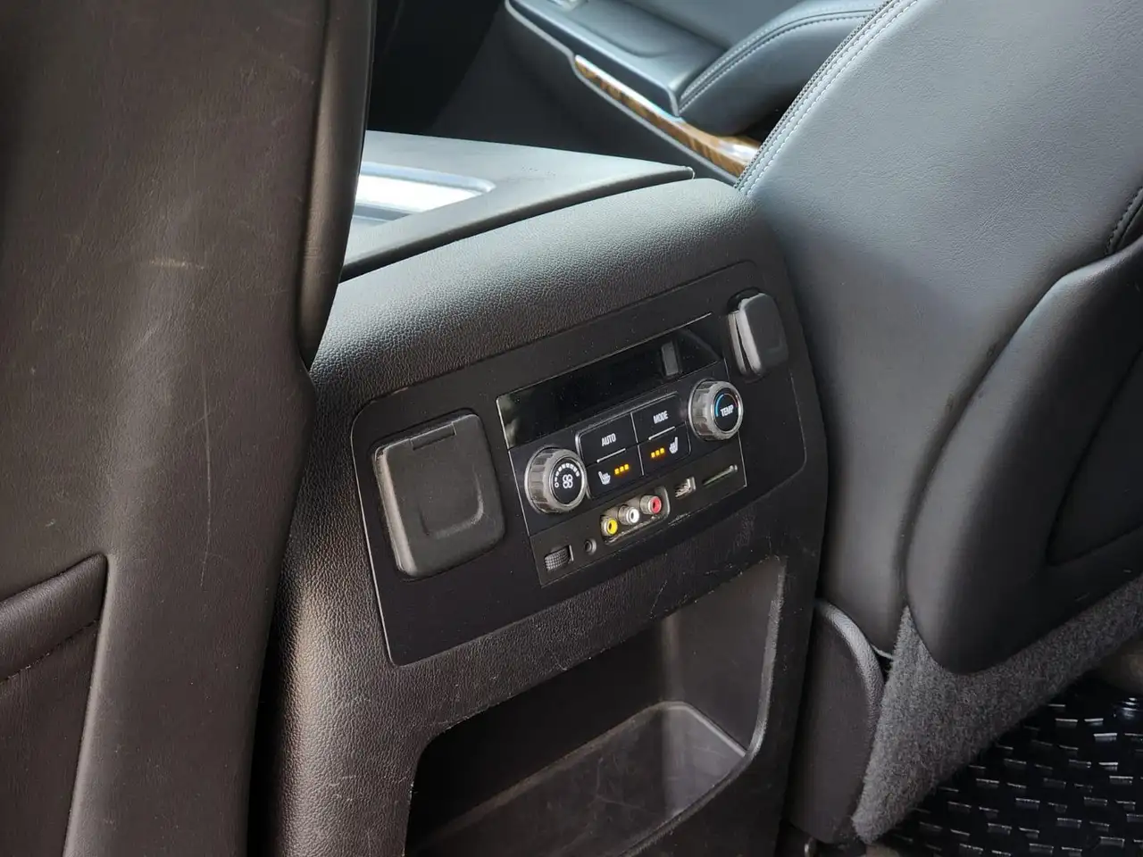 GMC Yukon photo GMC Yukon