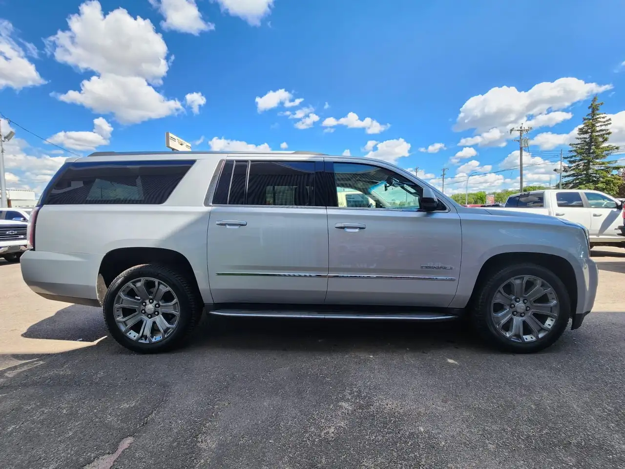 GMC Yukon photo GMC Yukon