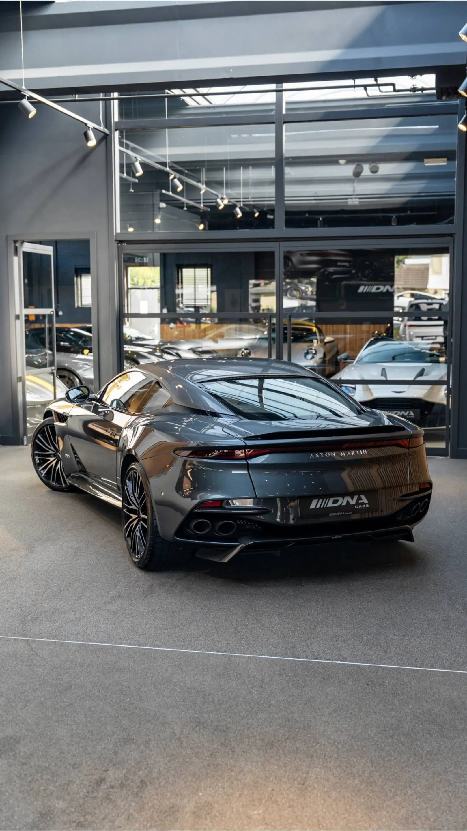 Aston Martin DBS 5.2 V12 Superleggera Carbon — photo 29