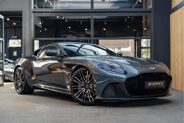 Aston Martin 5.2 V12 Superleggera Carbon