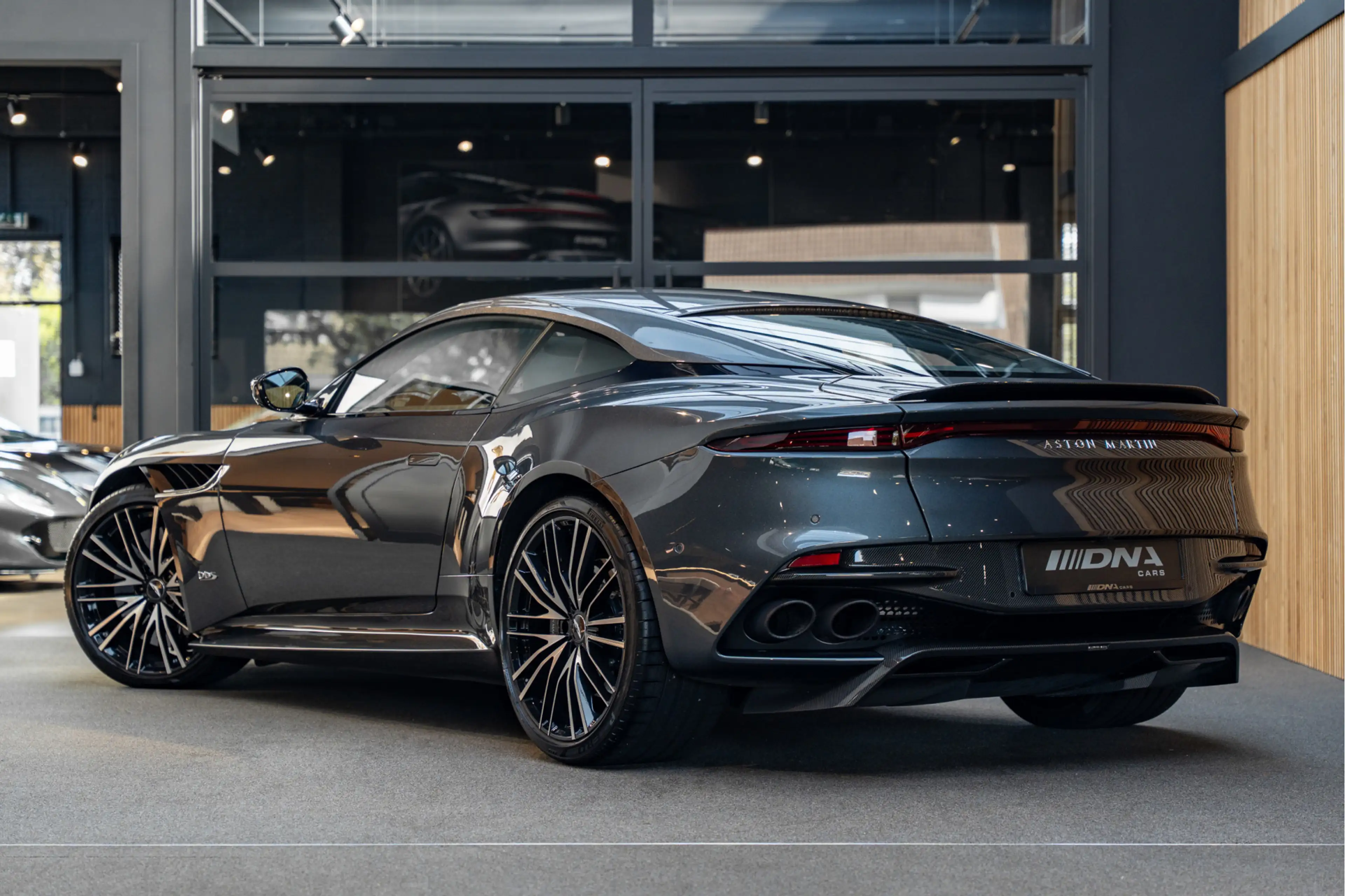 Aston Martin DBS 5.2 V12 Superleggera Carbon — photo 9