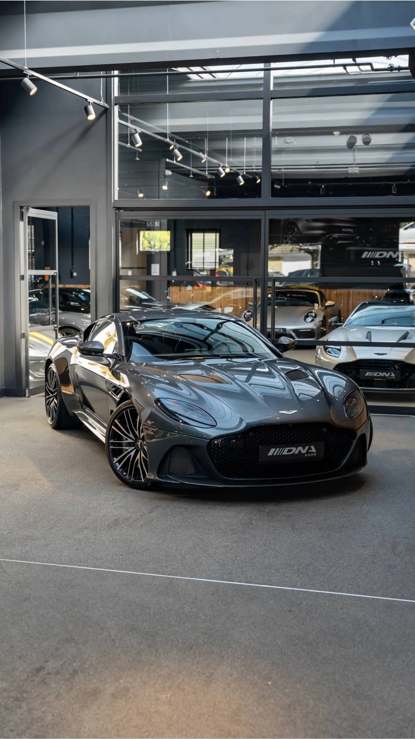 Aston Martin DBS 5.2 V12 Superleggera Carbon — photo 31