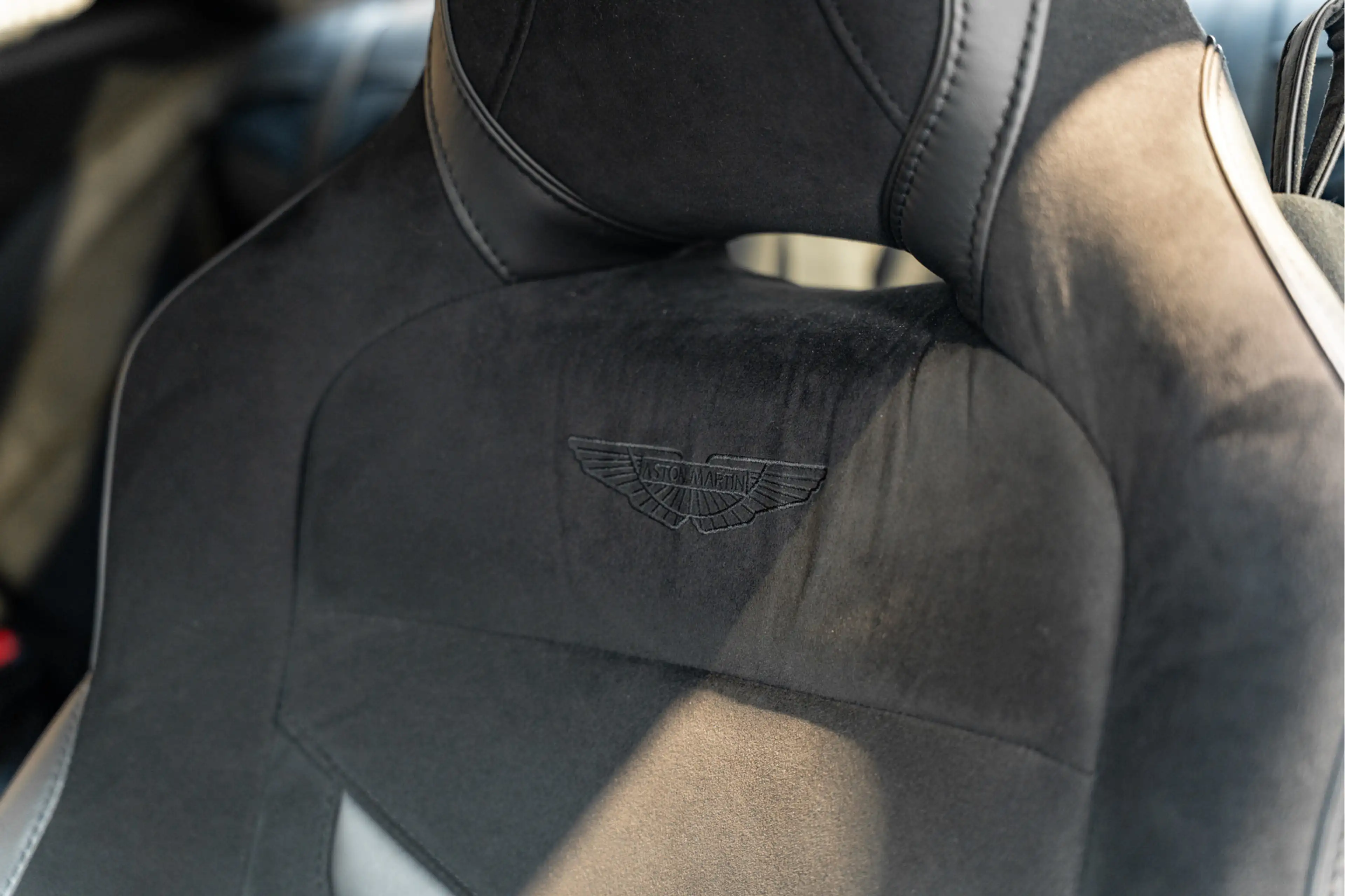 Aston Martin DBS 5.2 V12 Superleggera Carbon — photo 50