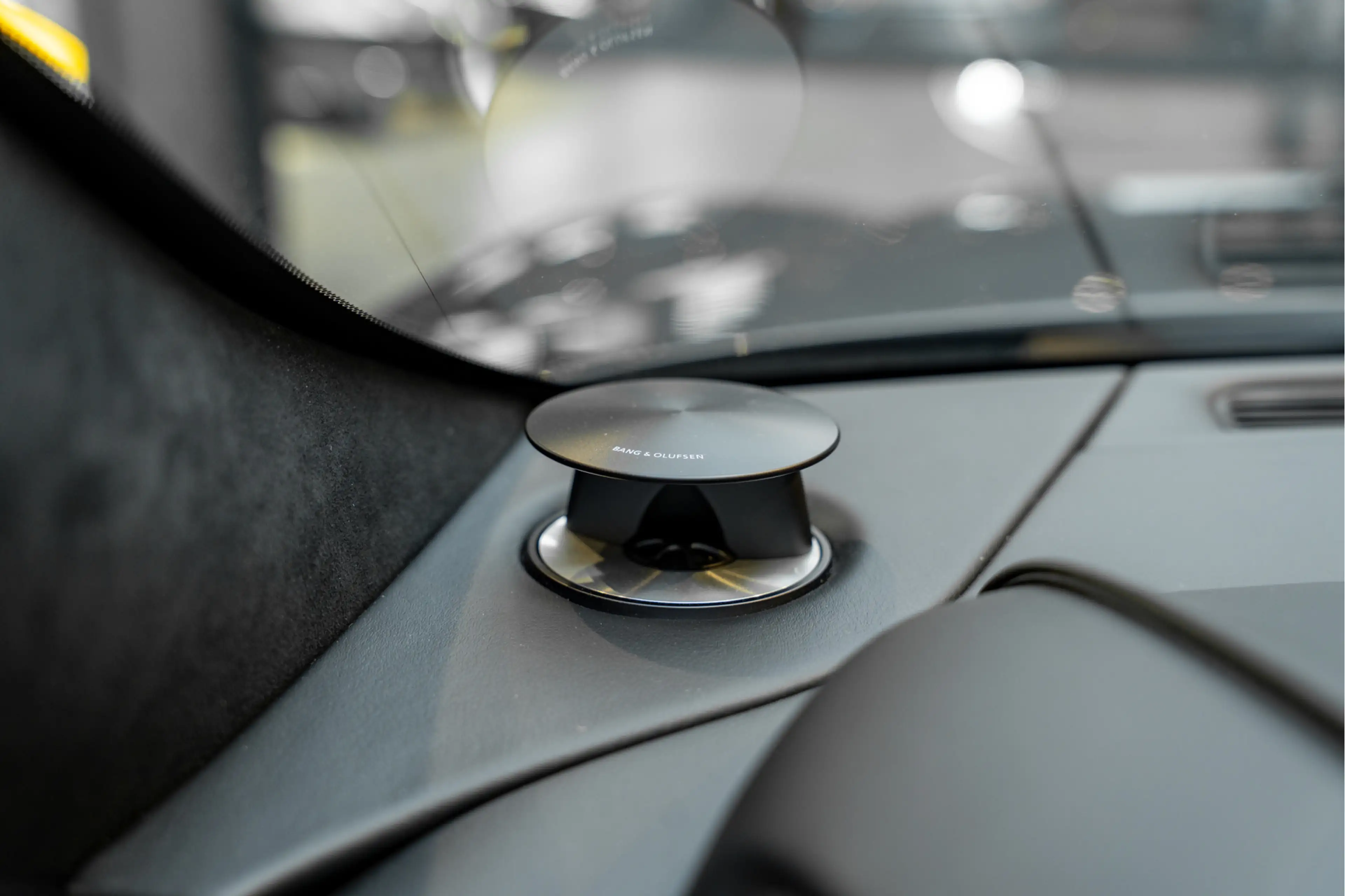 Aston Martin DBS 5.2 V12 Superleggera Carbon — photo 28