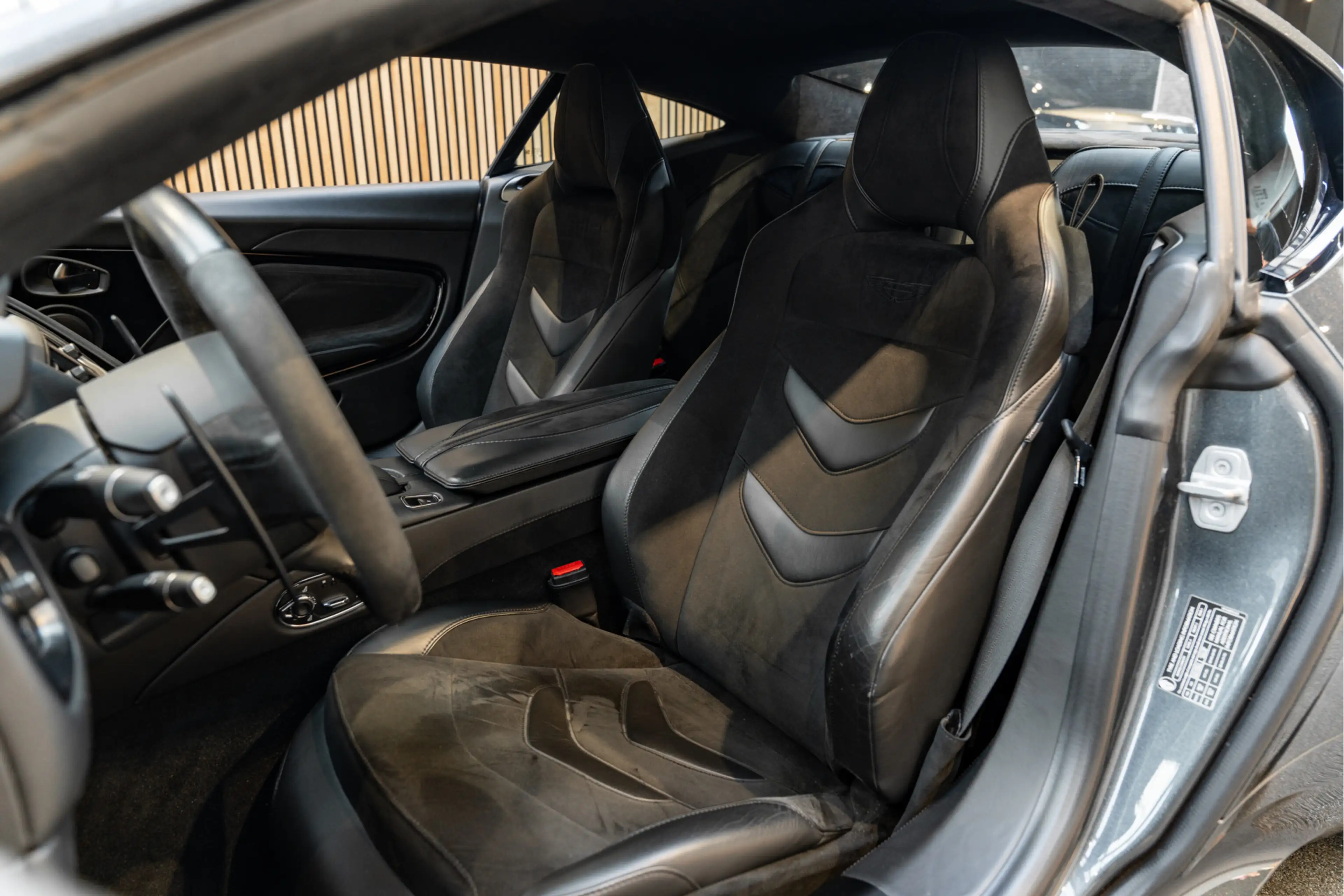 Aston Martin DBS 5.2 V12 Superleggera Carbon — photo 26