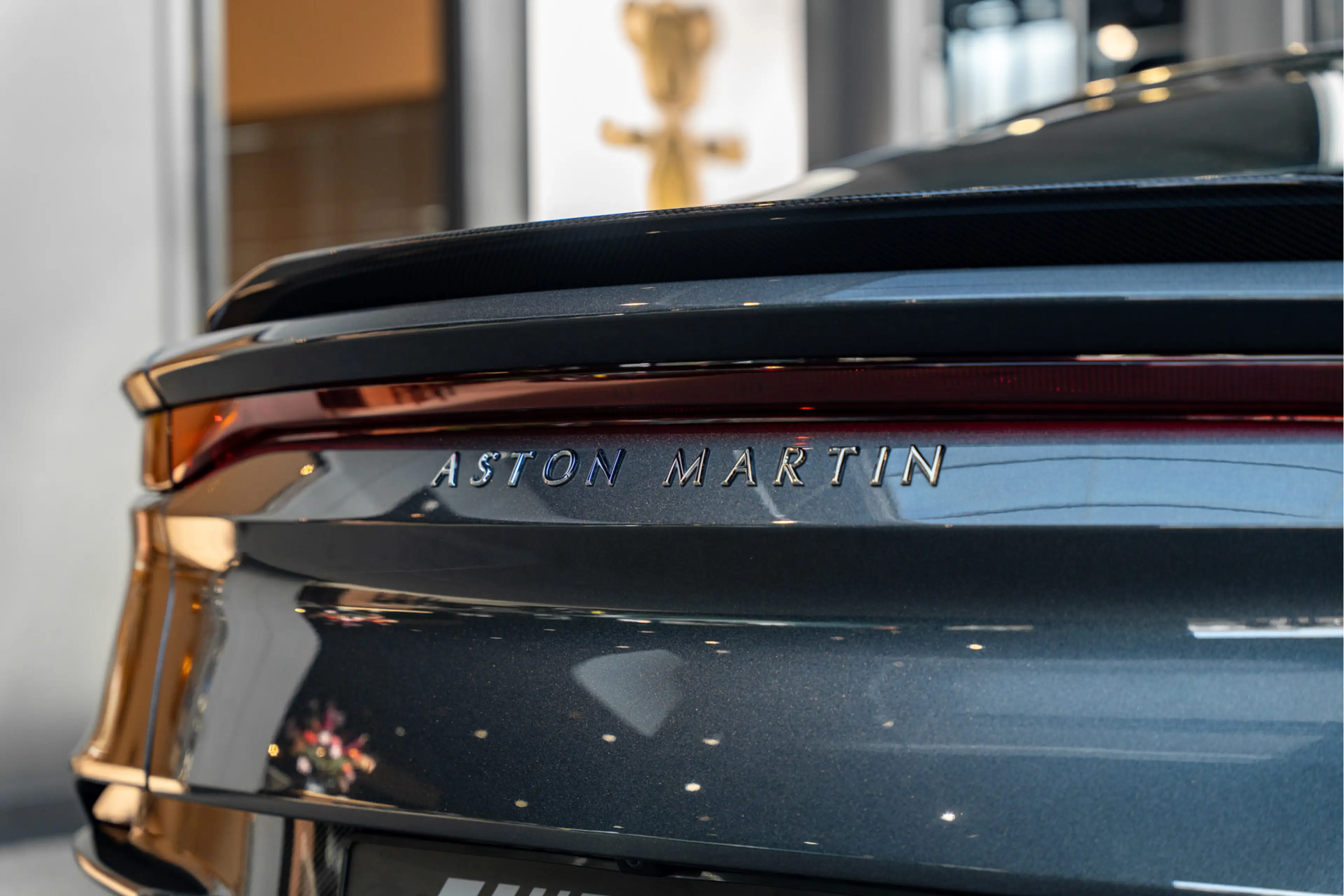 Aston Martin DBS 5.2 V12 Superleggera Carbon — photo 21
