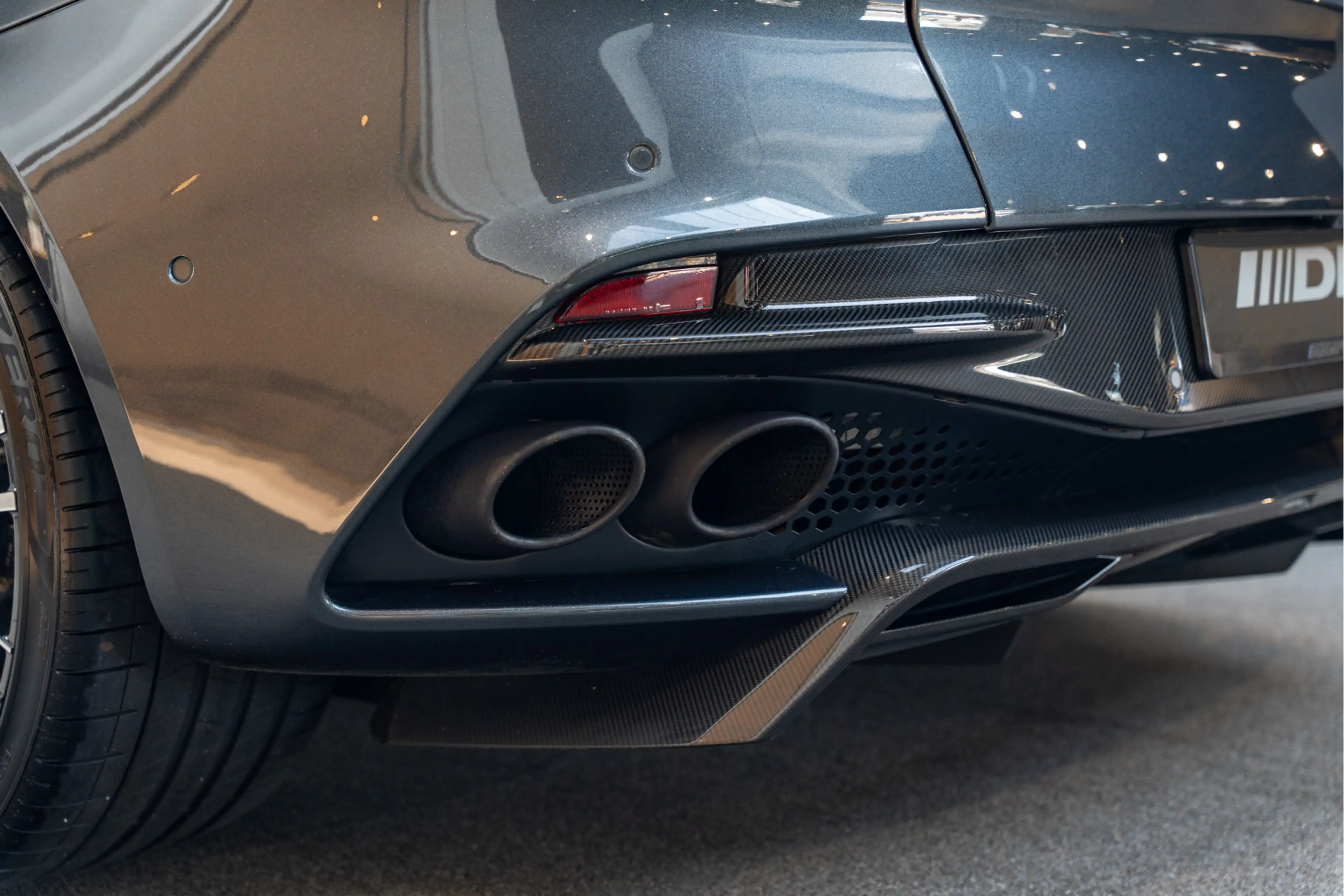 Aston Martin DBS 5.2 V12 Superleggera Carbon — photo 23
