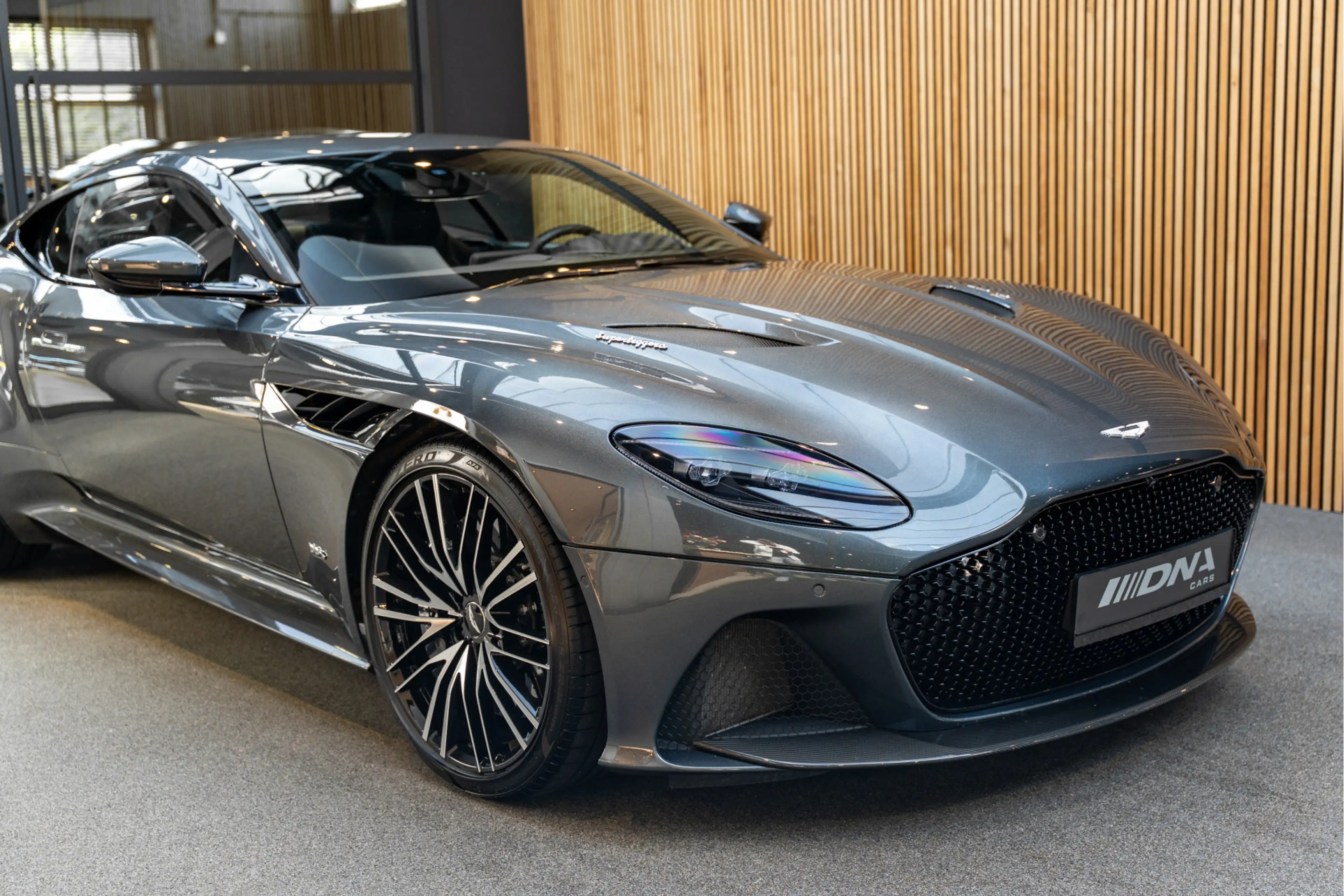 Aston Martin DBS 5.2 V12 Superleggera Carbon — photo 8