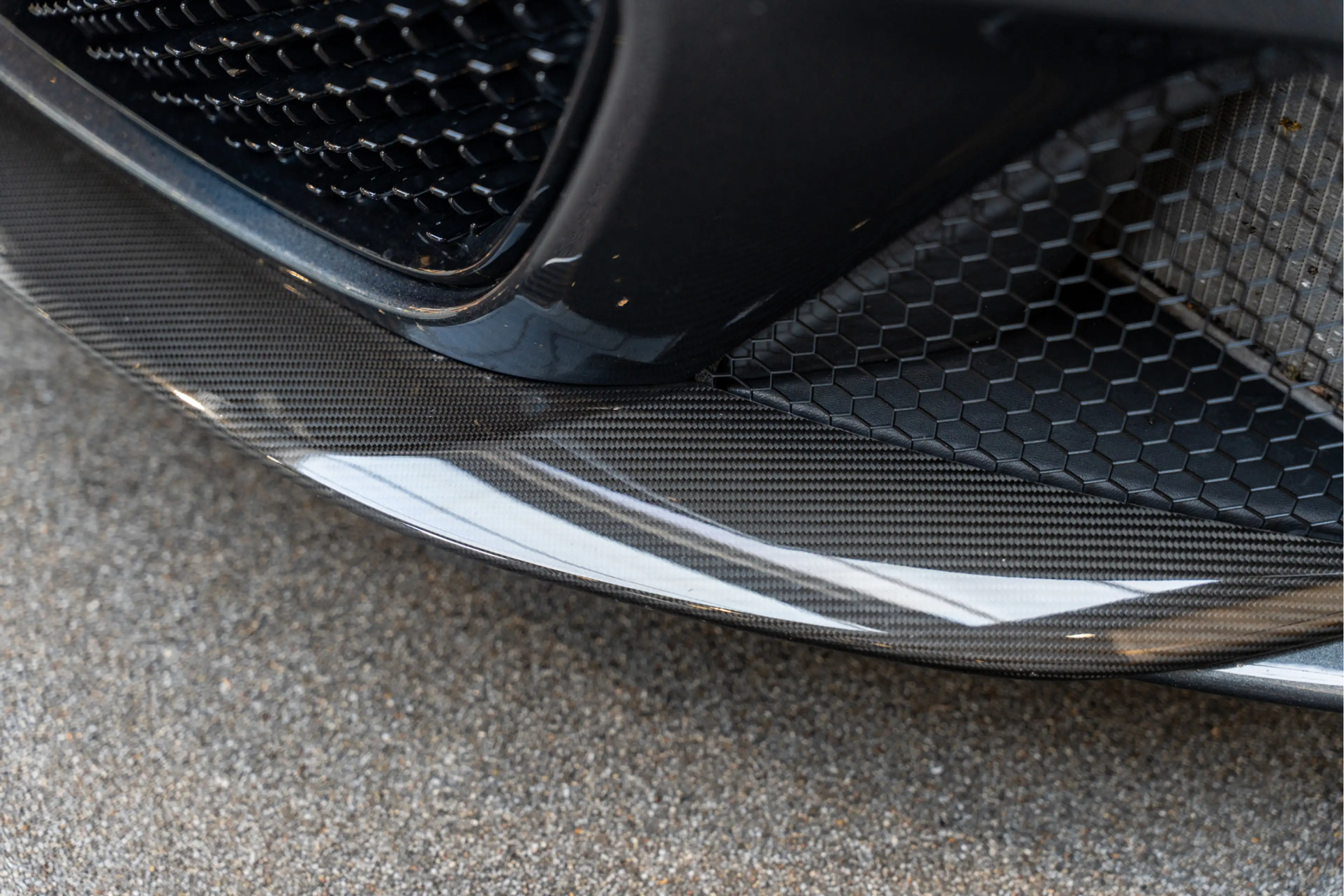 Aston Martin DBS 5.2 V12 Superleggera Carbon — photo 19