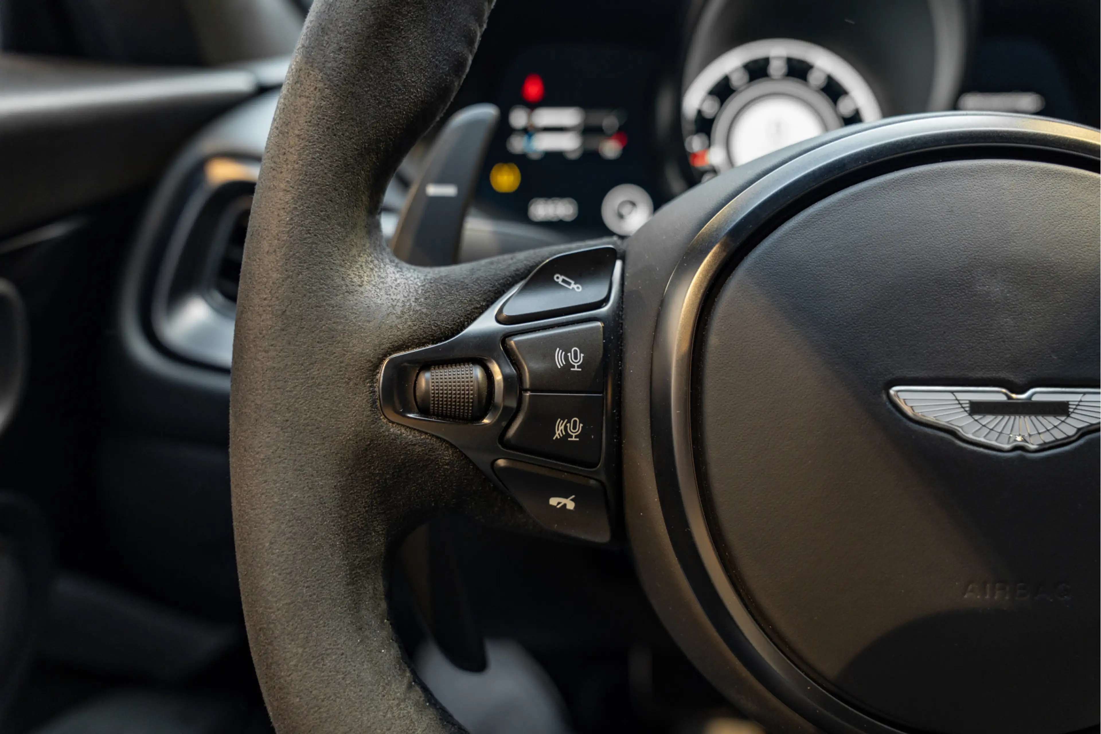 Aston Martin DBS 5.2 V12 Superleggera Carbon — photo 34