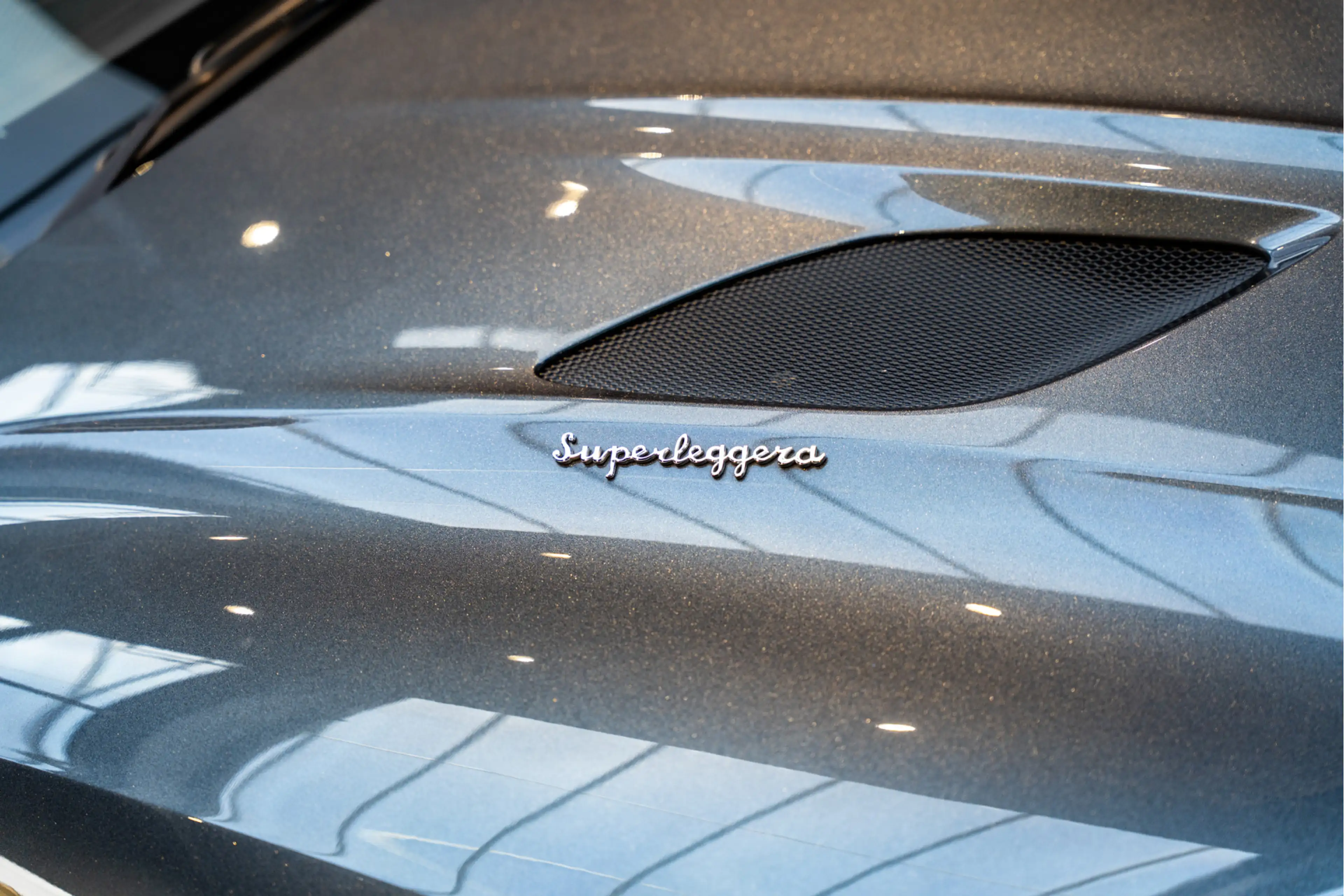 Aston Martin DBS 5.2 V12 Superleggera Carbon — photo 16