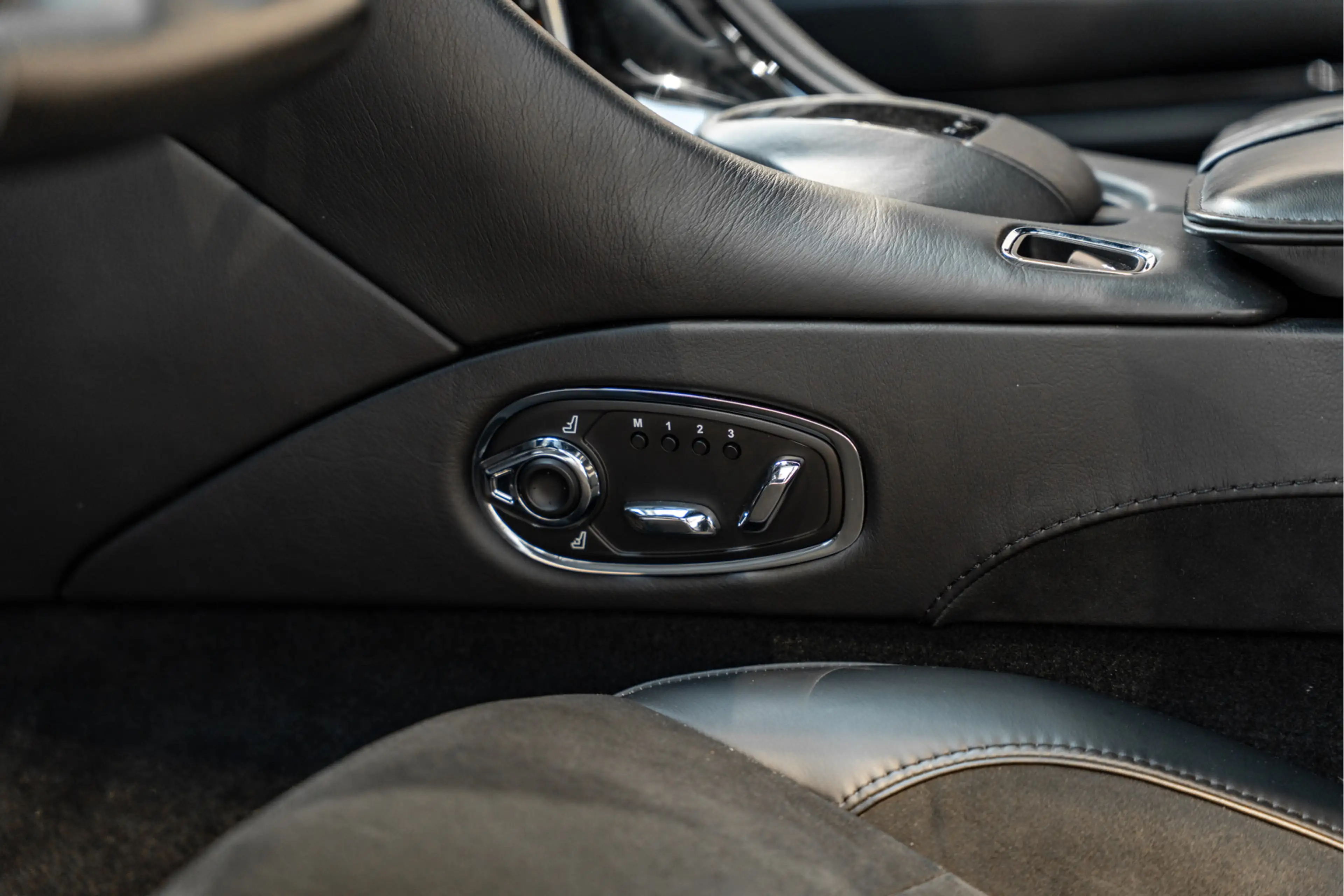 Aston Martin DBS 5.2 V12 Superleggera Carbon — photo 42