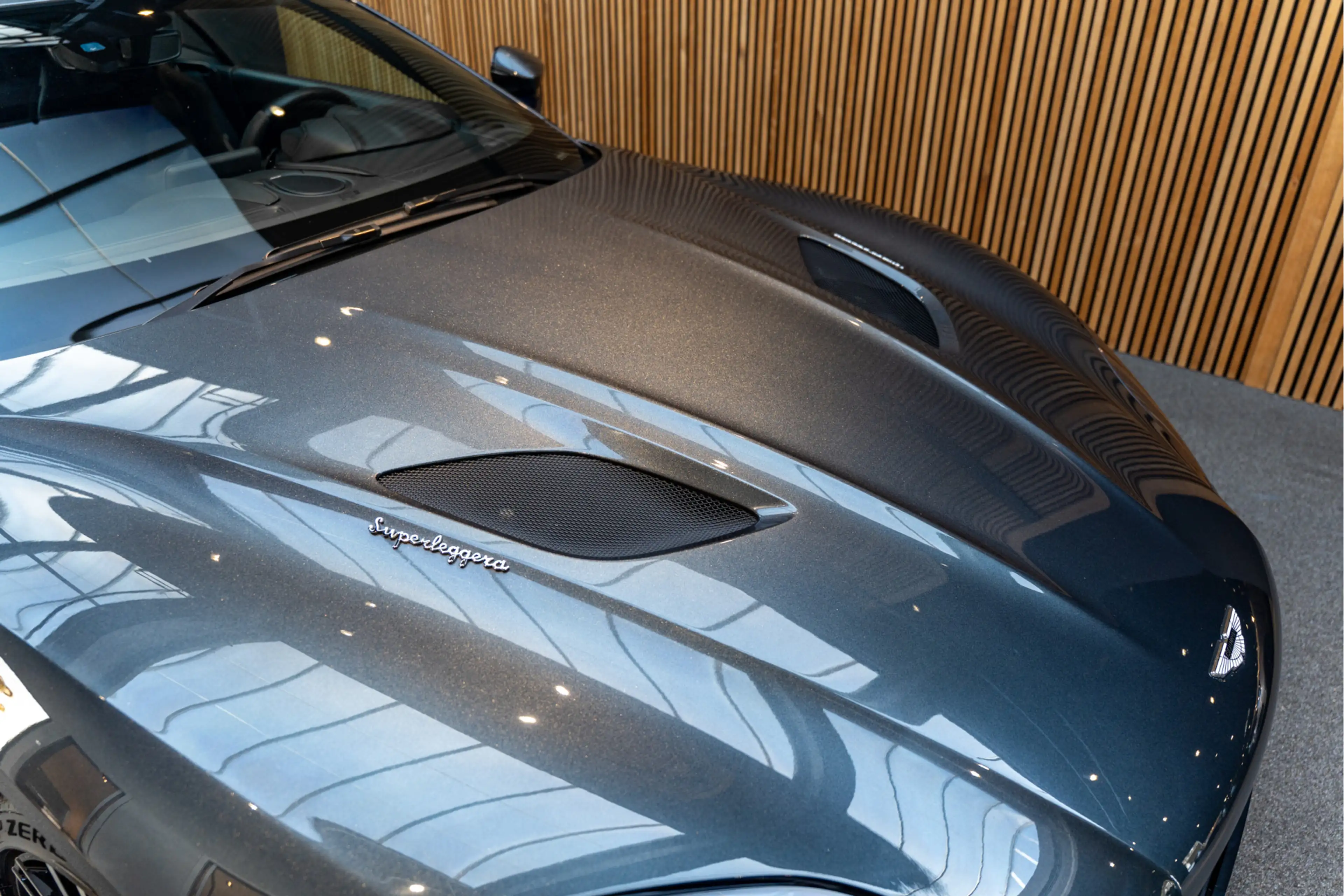 Aston Martin DBS 5.2 V12 Superleggera Carbon — photo 17