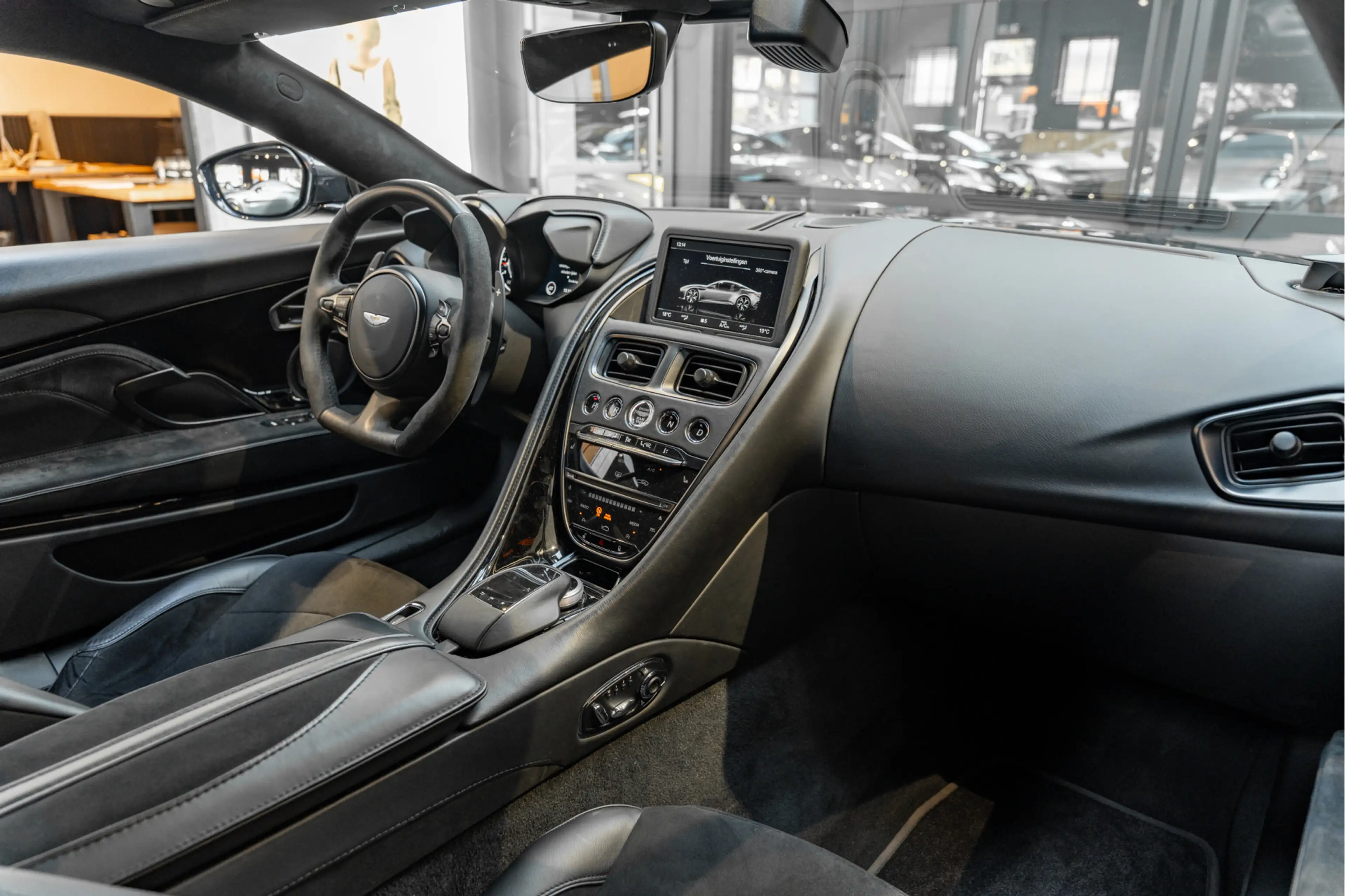 Aston Martin DBS 5.2 V12 Superleggera Carbon — photo 32