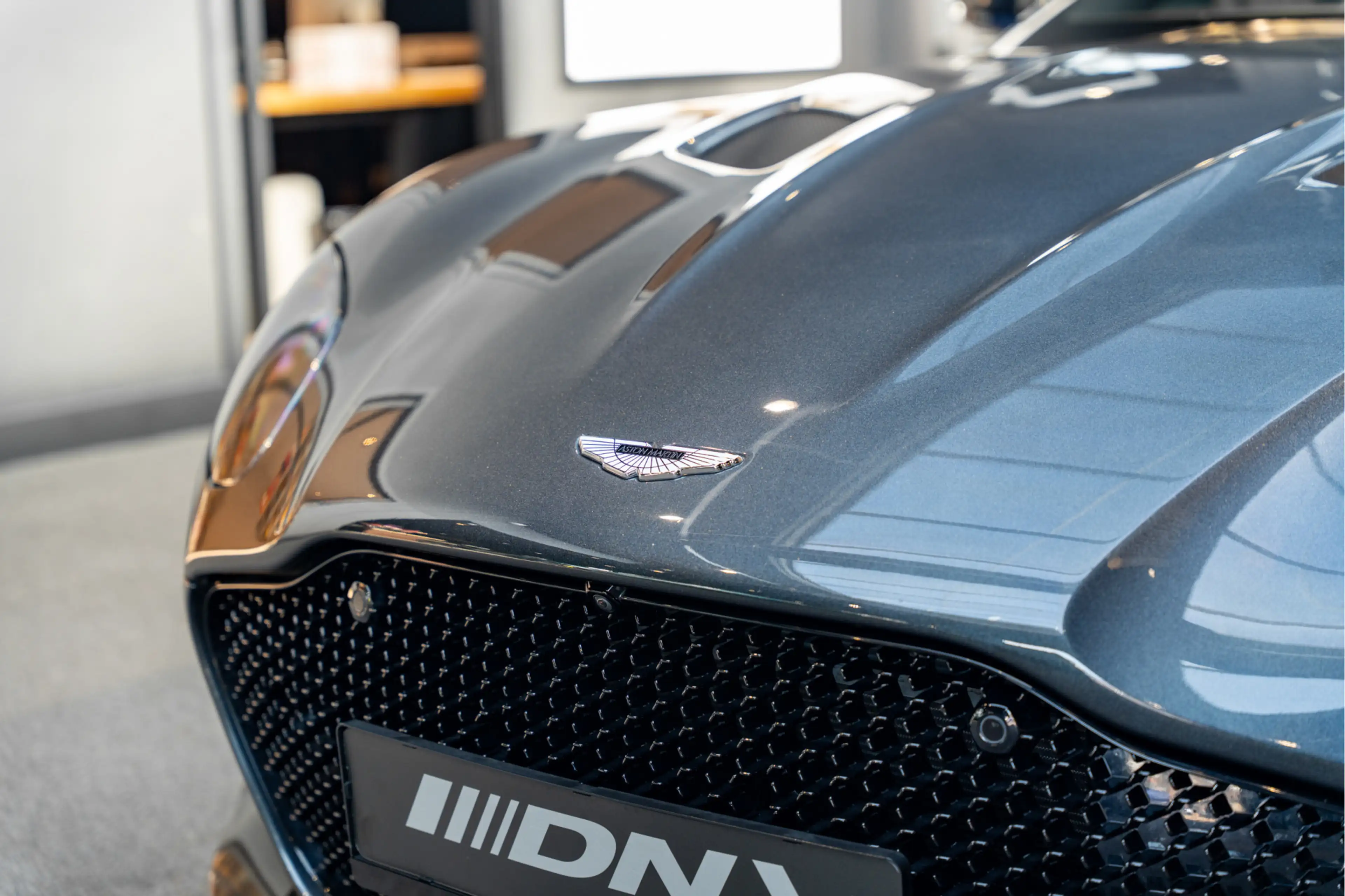Aston Martin DBS 5.2 V12 Superleggera Carbon — photo 13