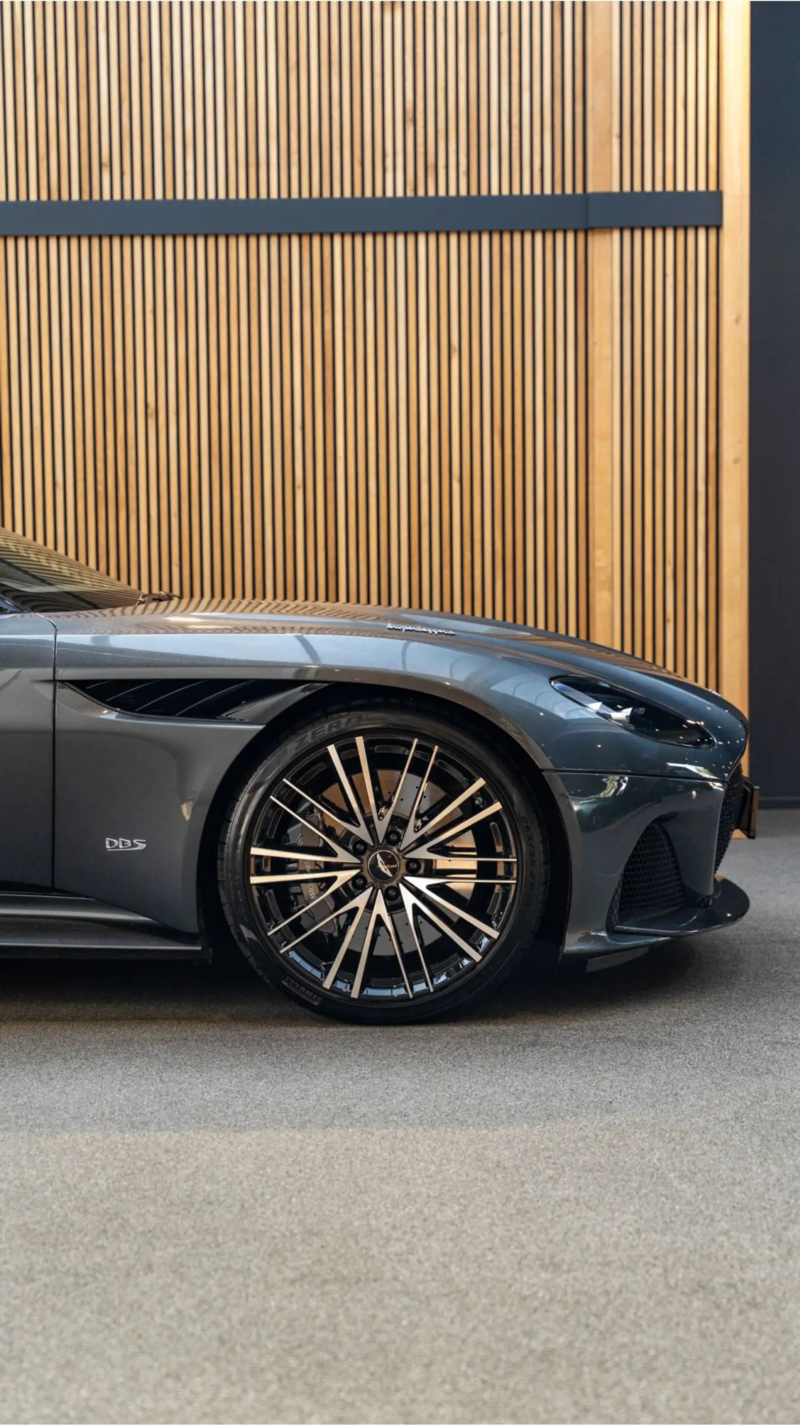 Aston Martin DBS 5.2 V12 Superleggera Carbon — photo 14