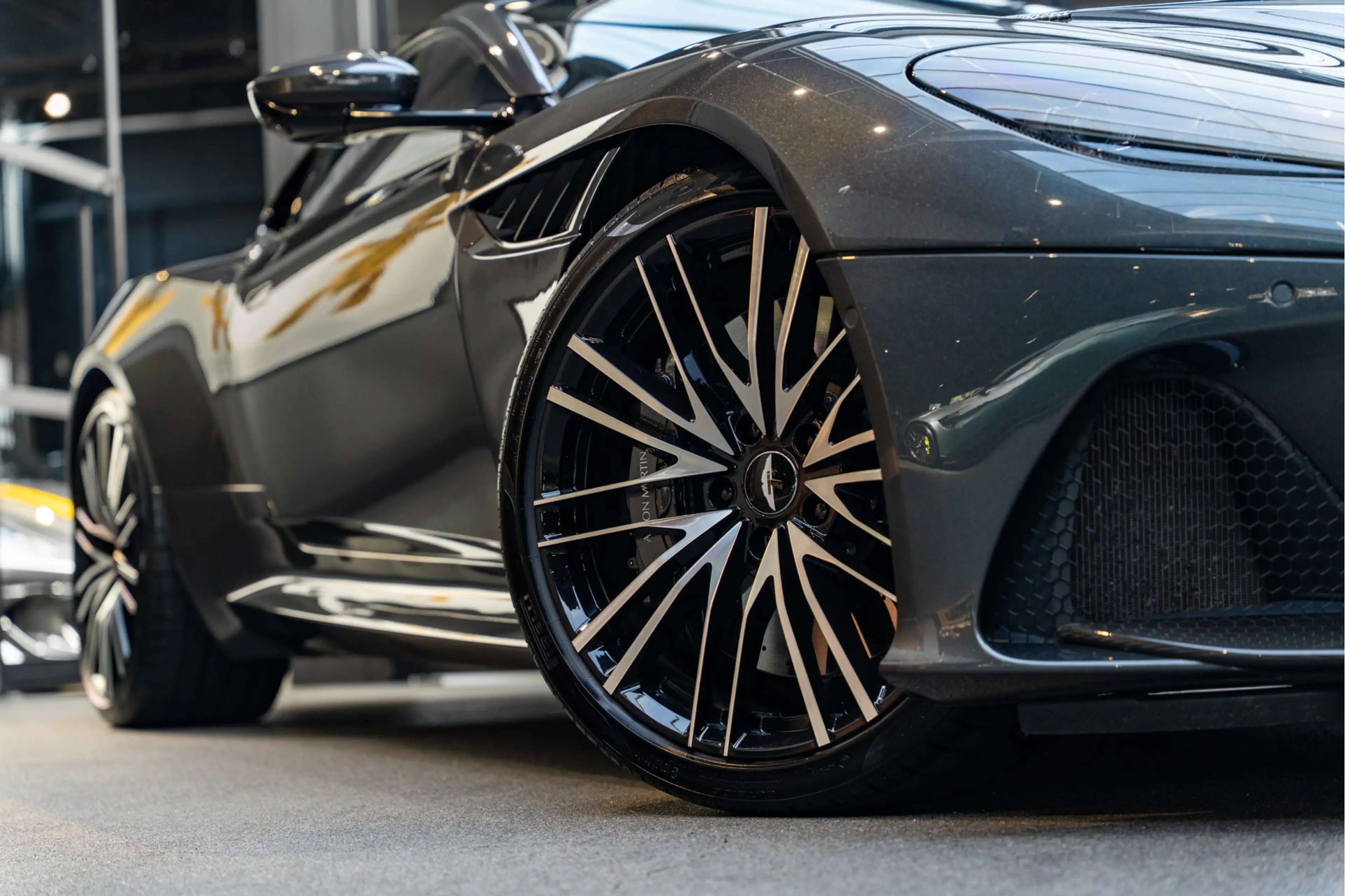 Aston Martin DBS 5.2 V12 Superleggera Carbon — photo 7
