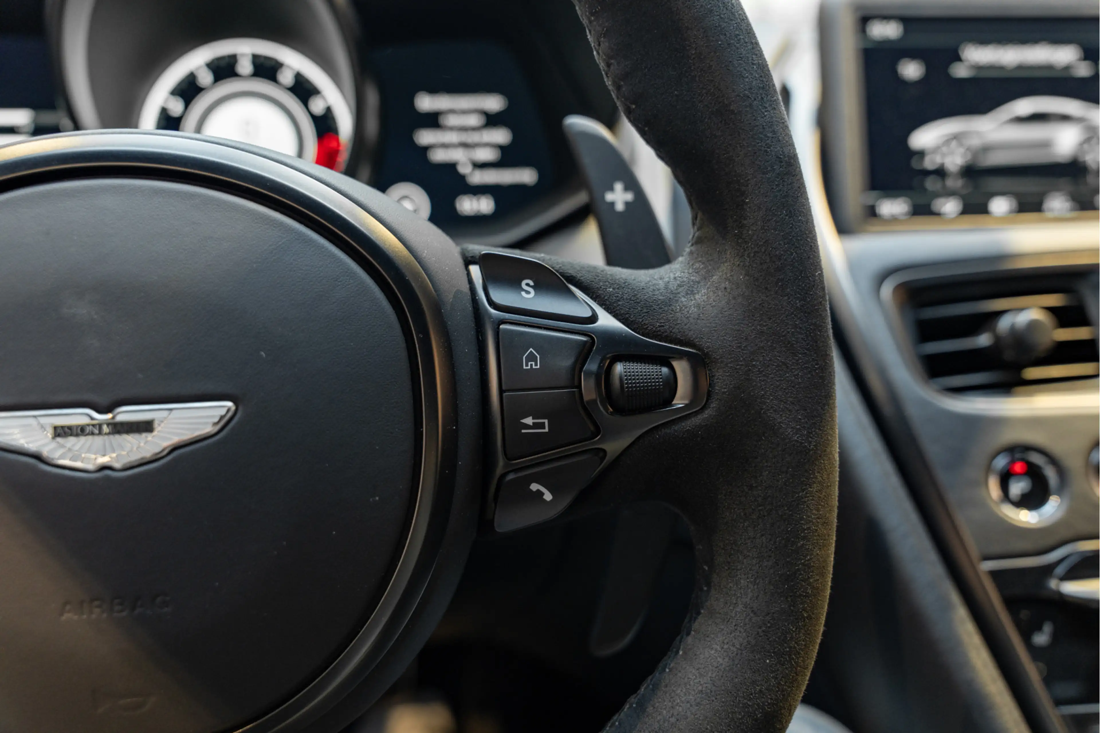 Aston Martin DBS 5.2 V12 Superleggera Carbon — photo 35