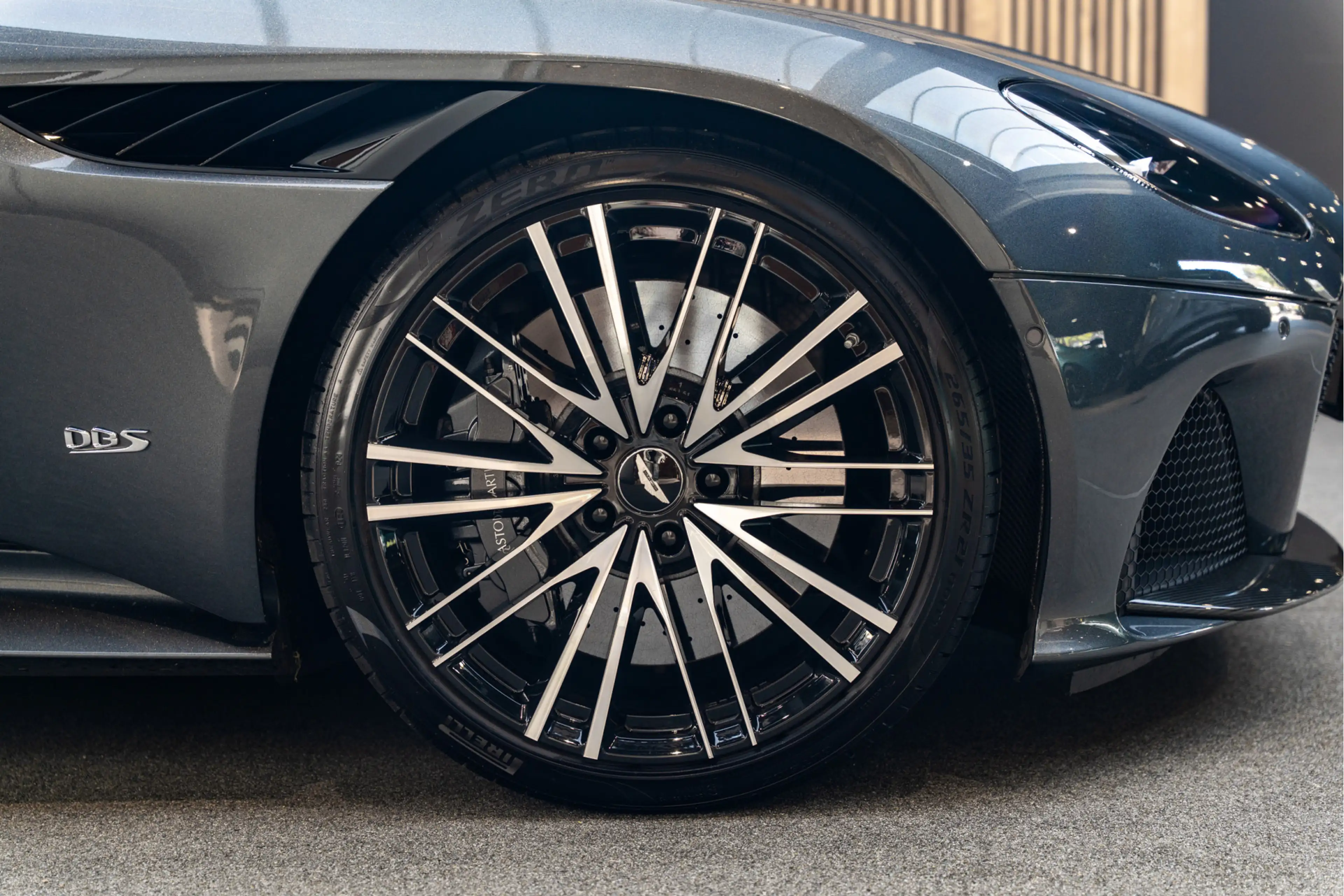 Aston Martin DBS 5.2 V12 Superleggera Carbon — photo 10