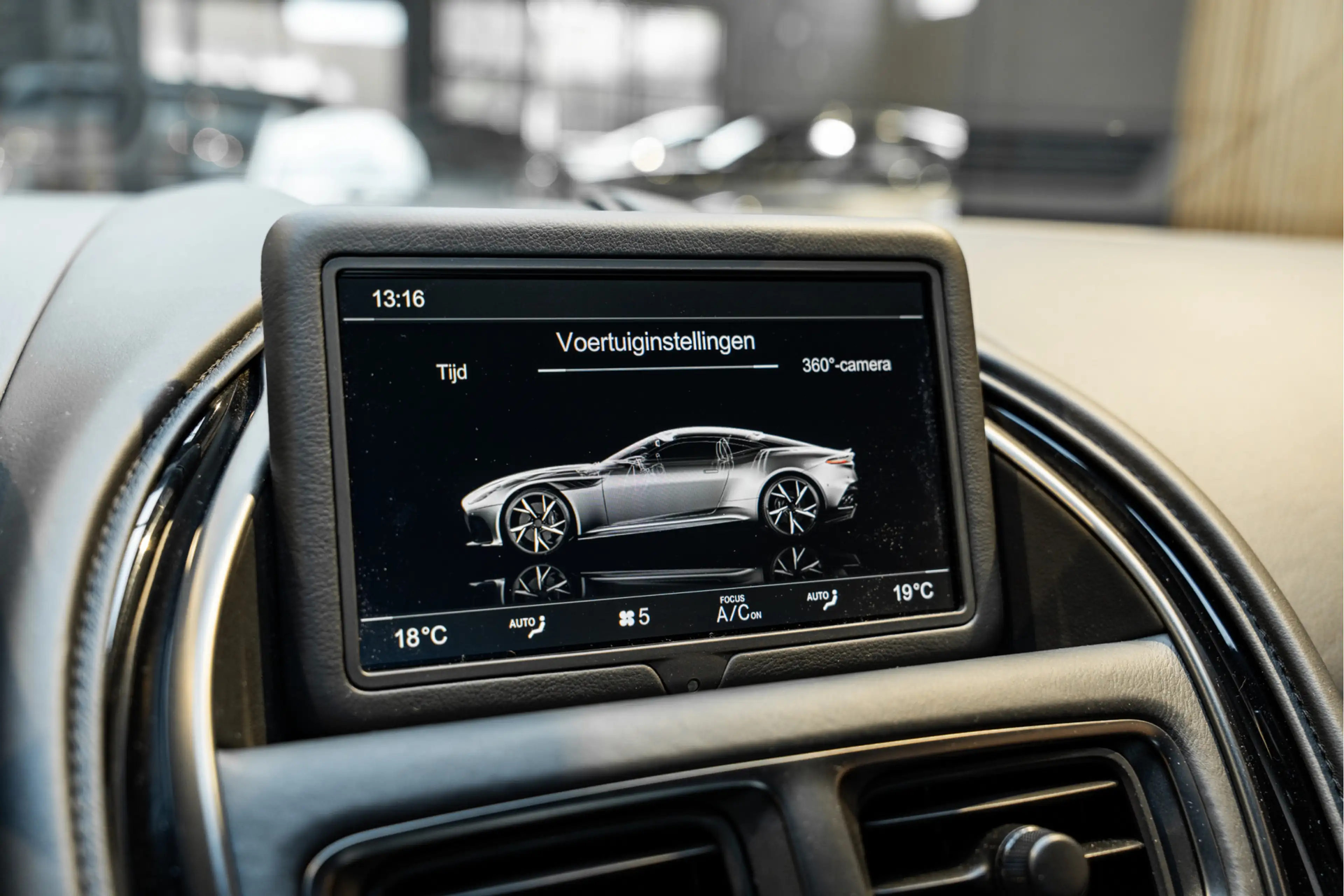 Aston Martin DBS 5.2 V12 Superleggera Carbon — photo 44