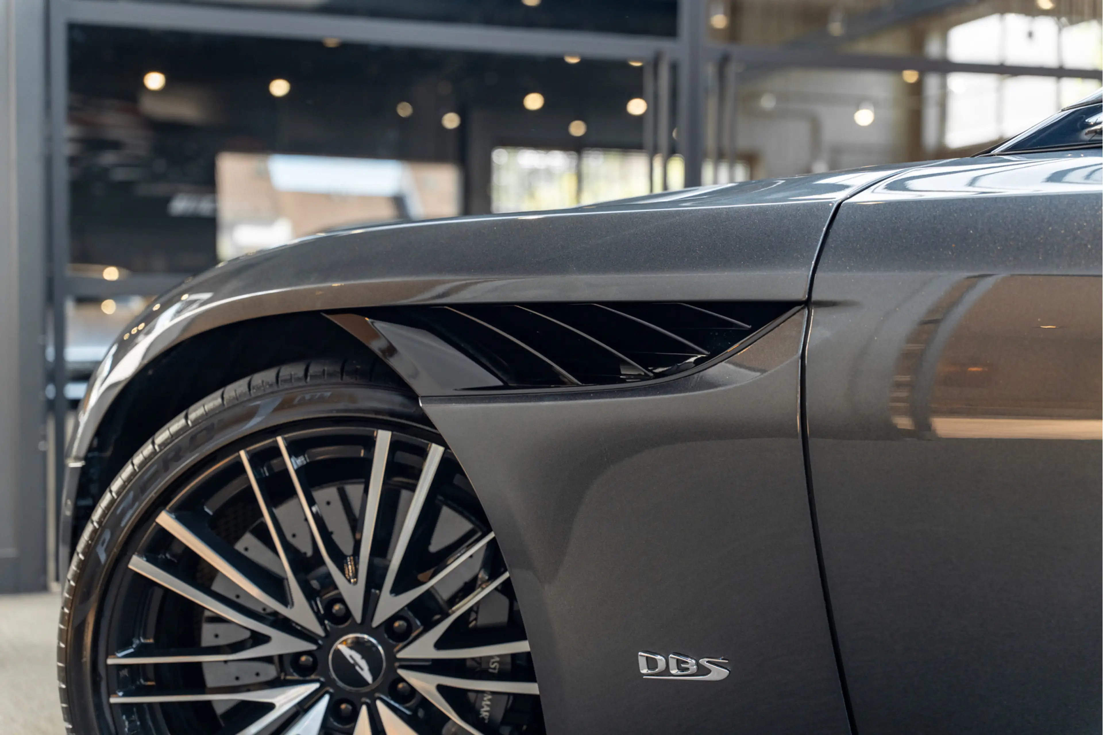 Aston Martin DBS 5.2 V12 Superleggera Carbon — photo 6