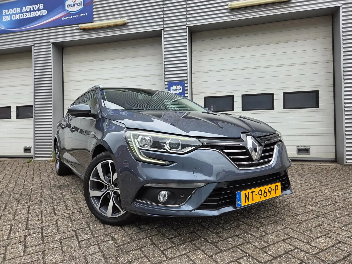 Renault Megane Estate 1.2 TCe Bose |keyless|SCHUIFDAK| Grijs - 2