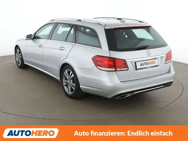 Mercedes-Benz E-Class view 4