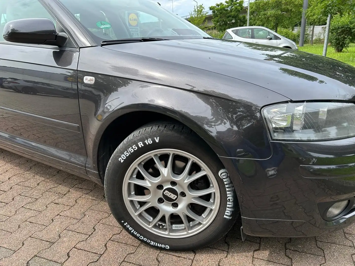 Audi A3 1.4 TFSI Attraction Grau - 2