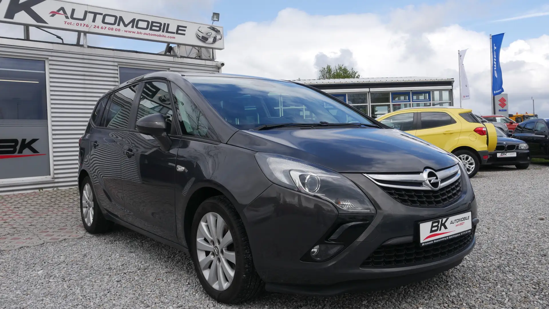 Opel Zafira Tourer 7. Sitzer AHK Scheckheft Einparkhilfe Klima Navi Grau - 1